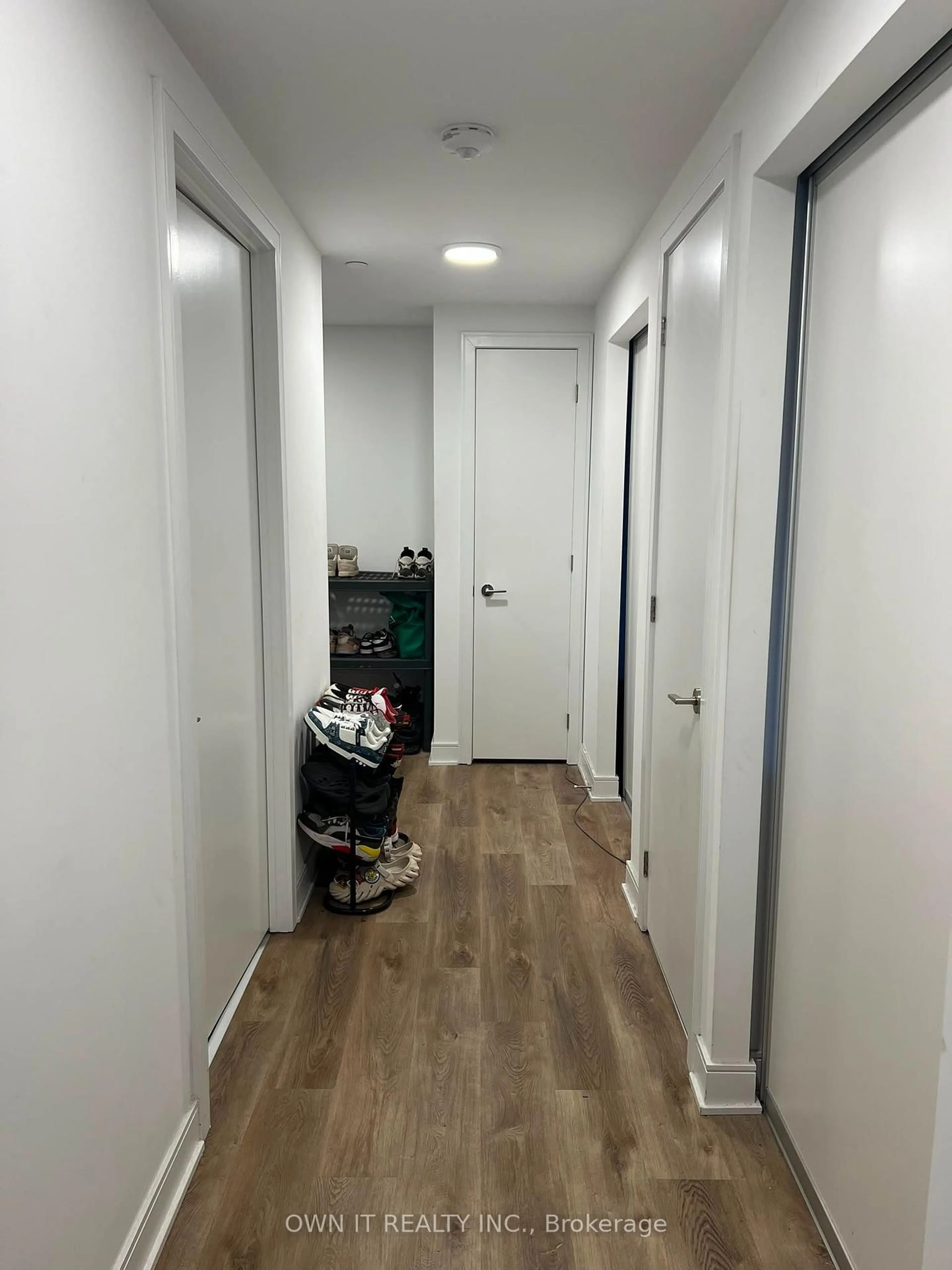 A pic of a room for 86 Dundas St #403, Mississauga Ontario L5B 1H3
