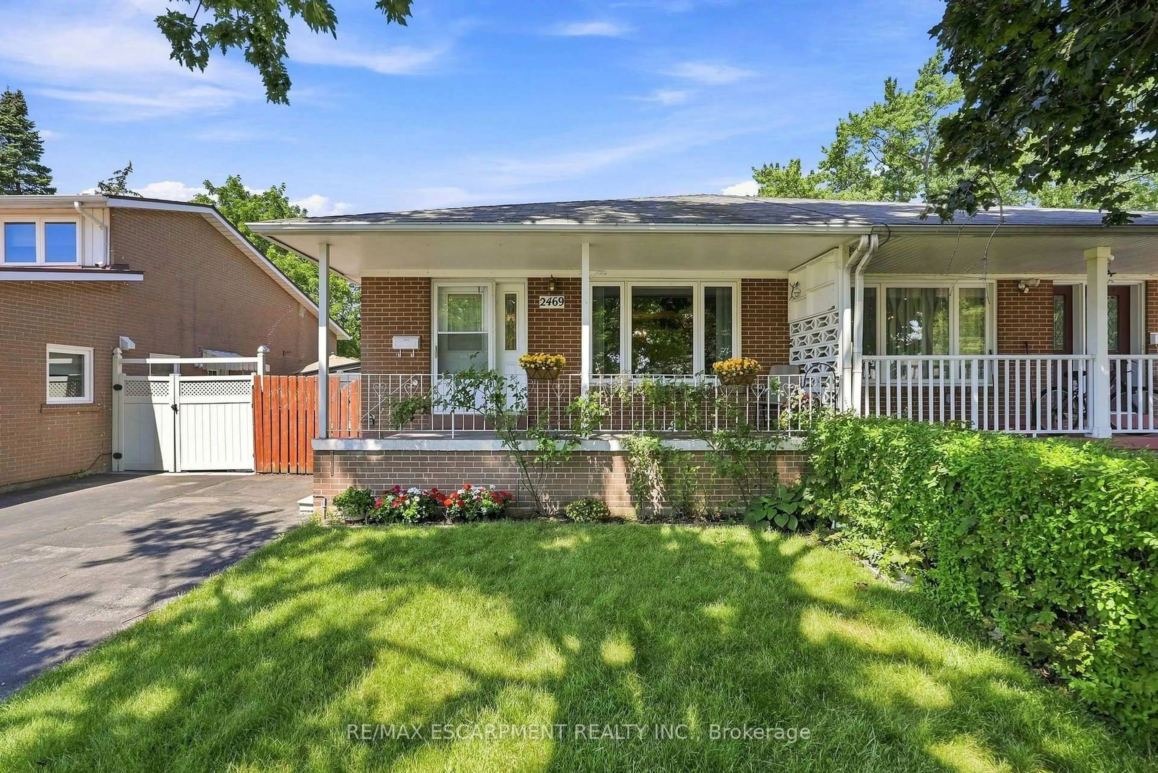 Home with brick exterior material, street for 2469 Padstow Cres, Mississauga Ontario L5J 2G2