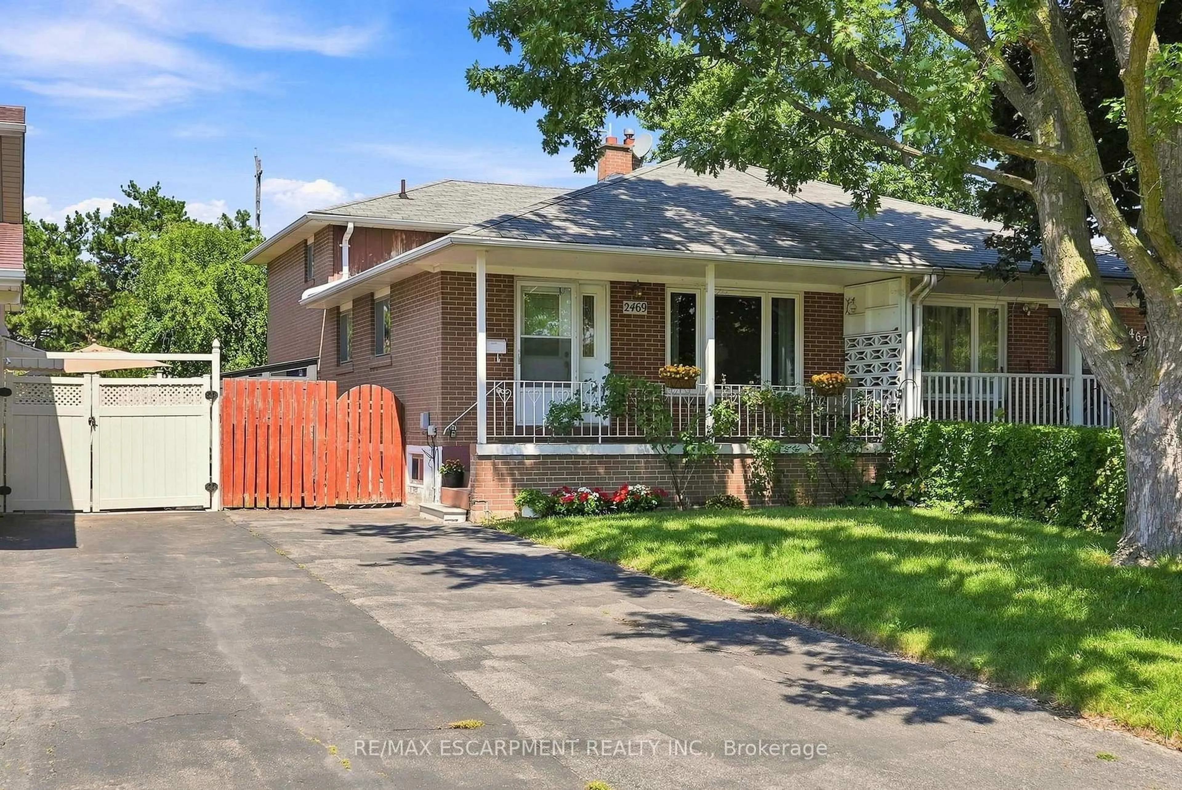Home with brick exterior material, street for 2469 Padstow Cres, Mississauga Ontario L5J 2G2