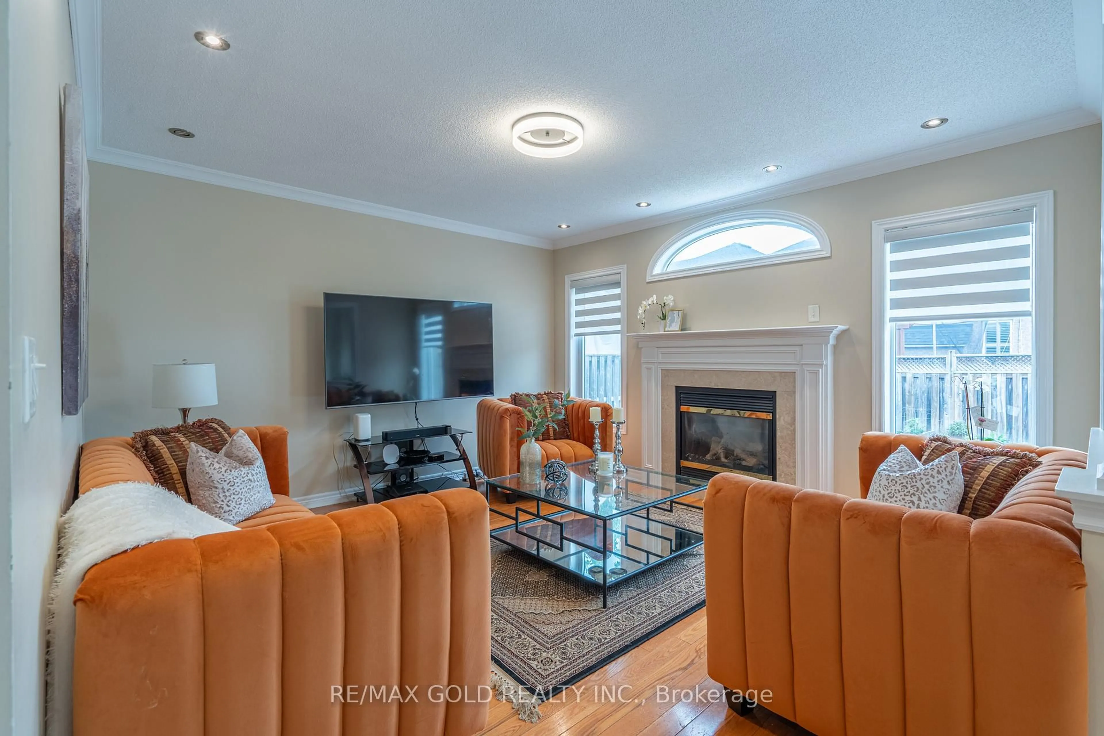 Living room with furniture, unknown for 409 Fernforest Dr, Brampton Ontario L6R 3B6
