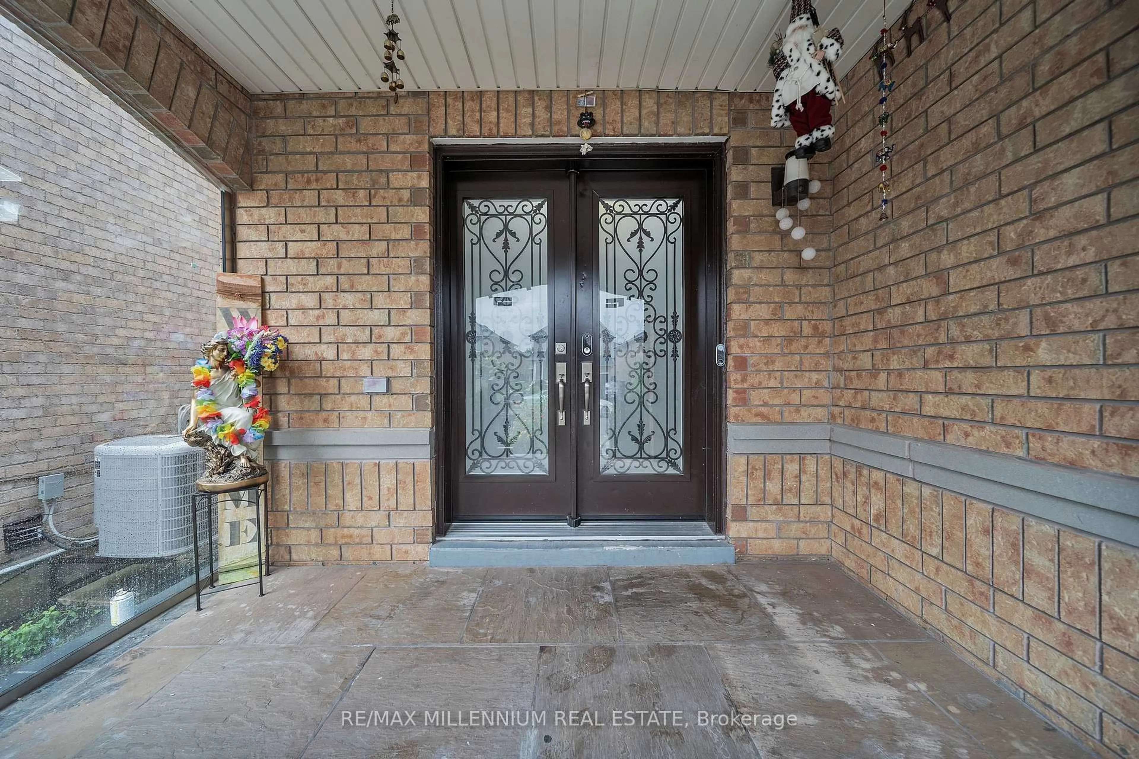 Indoor entryway for 54 Buick Blvd, Brampton Ontario L7A 3X7