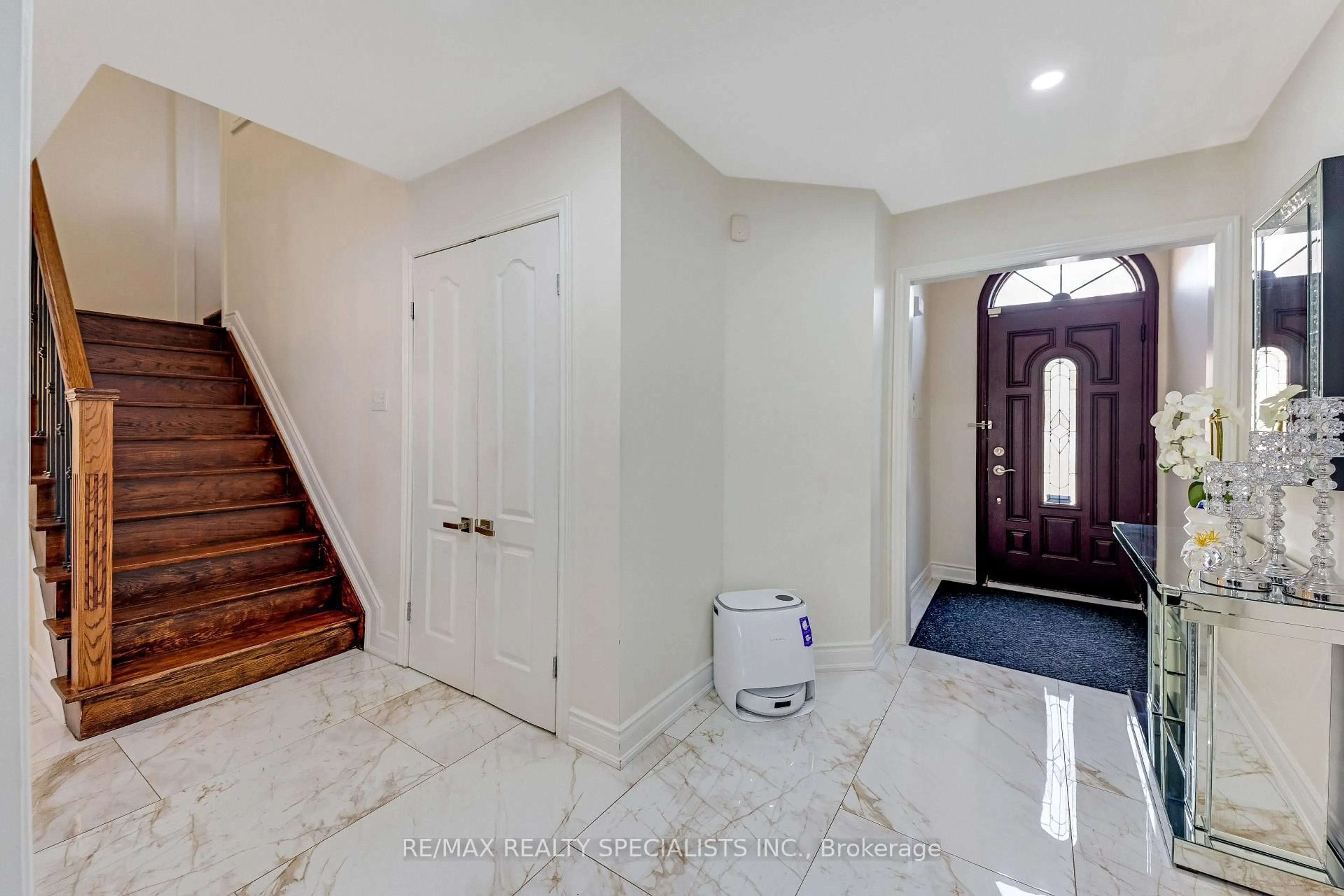 Indoor entryway for 63 Blue Spruce St, Brampton Ontario L6R 1C4