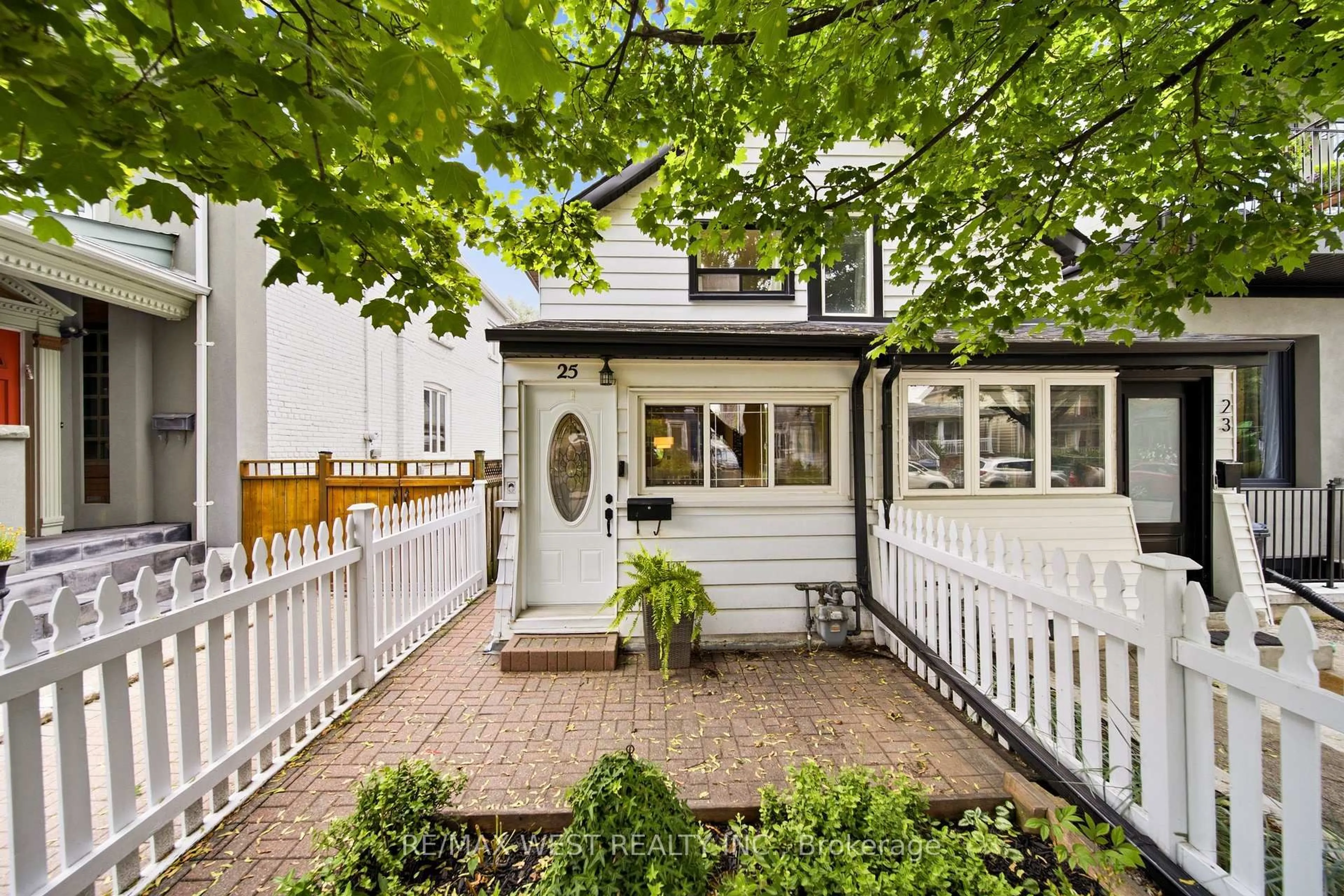 Unknown for 25 Batavia Ave, Toronto Ontario M6N 4A1