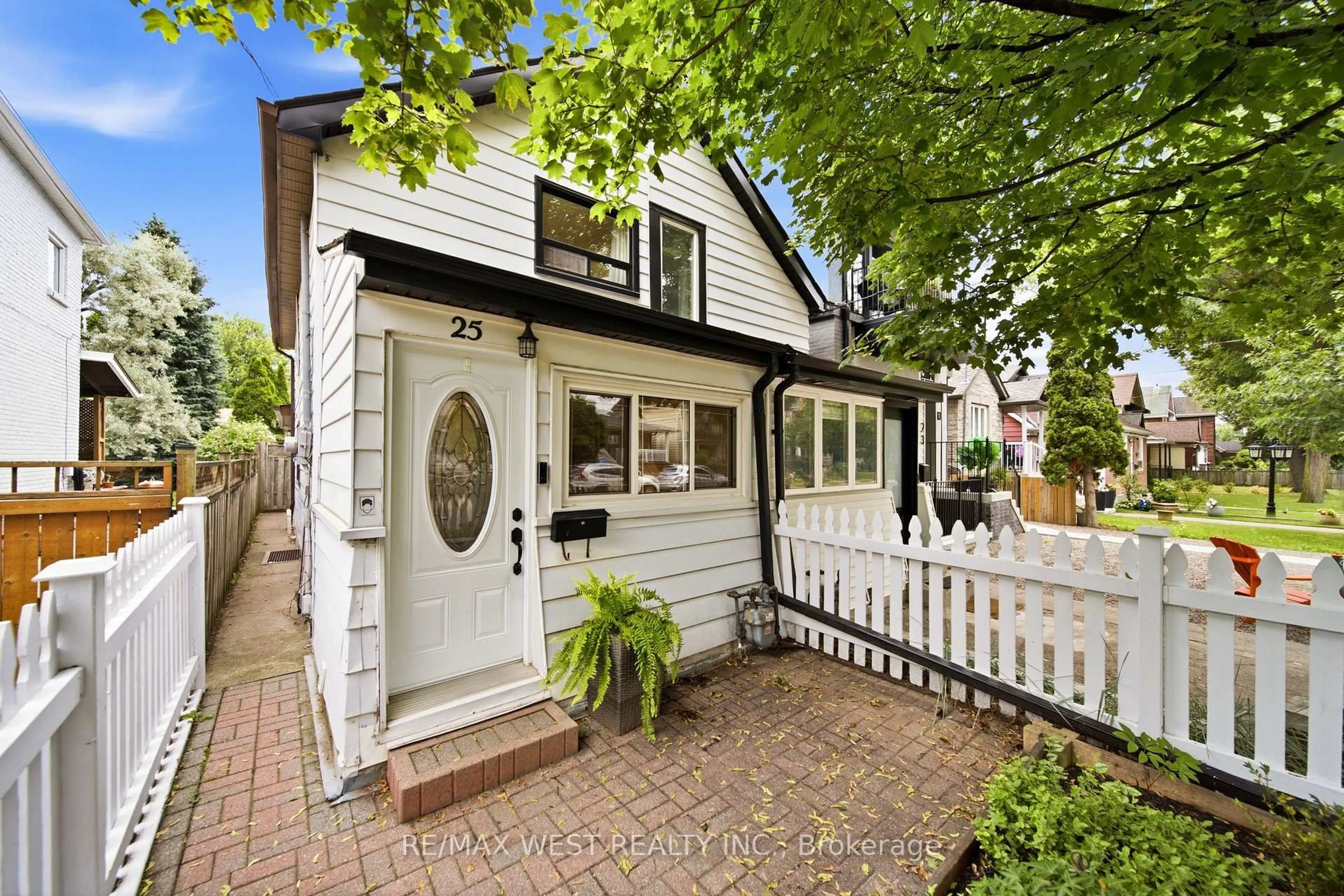 Unknown for 25 Batavia Ave, Toronto Ontario M6N 4A1