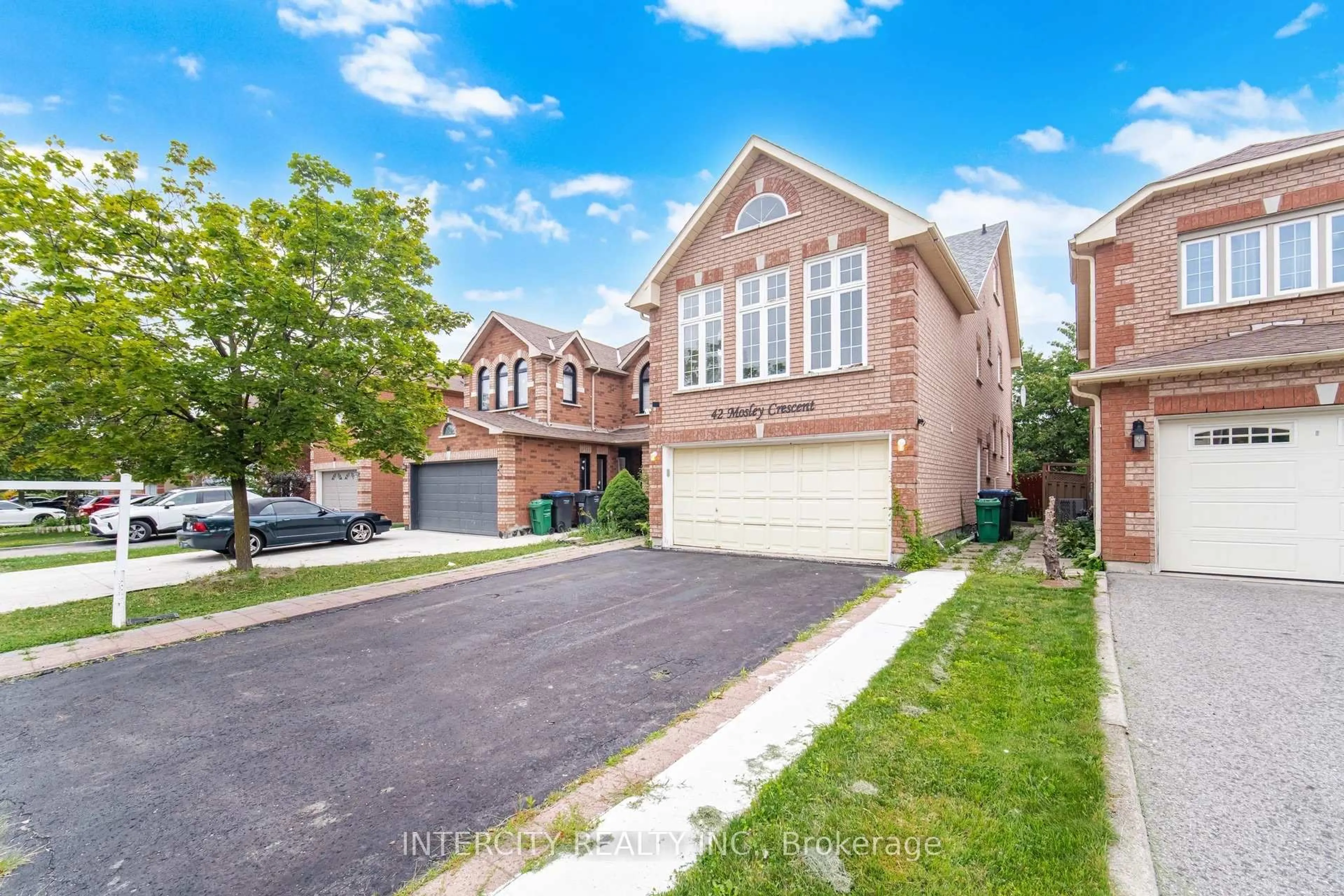 Home with brick exterior material, street for 42 Mosley Cres, Brampton Ontario L6Y 5C8