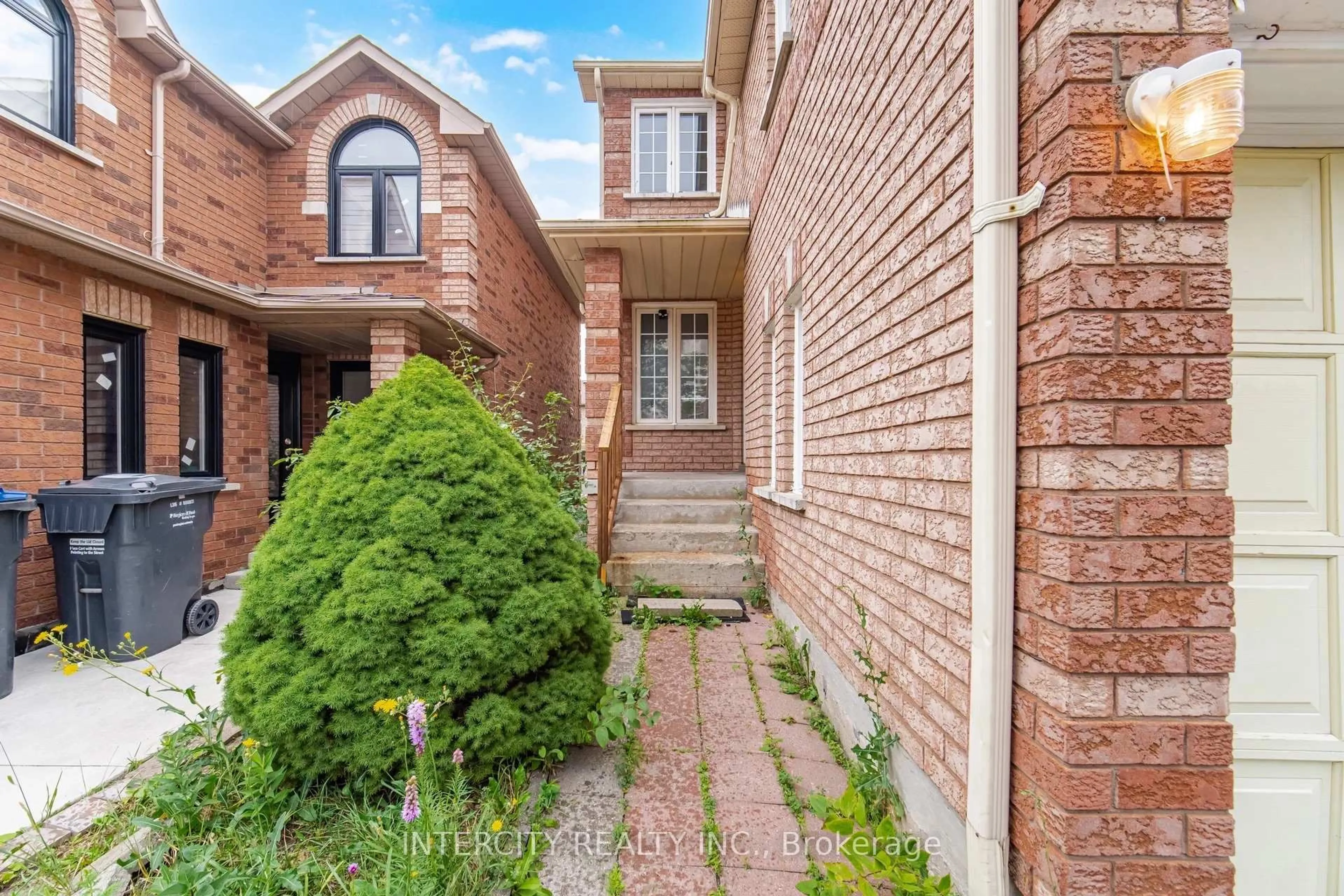Home with brick exterior material, street for 42 Mosley Cres, Brampton Ontario L6Y 5C8