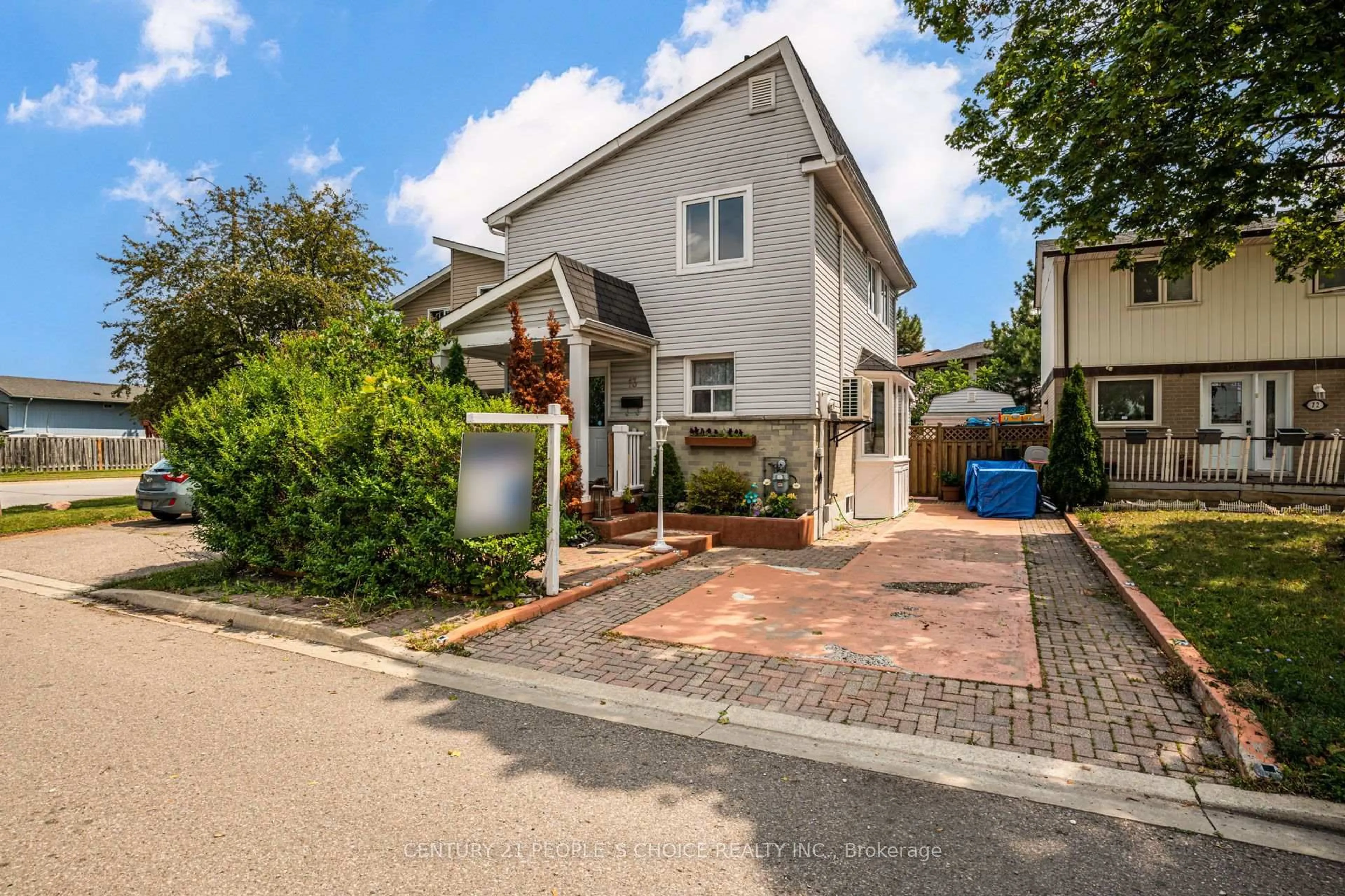 A pic from outside/outdoor area/front of a property/back of a property/a pic from drone, street for 13 Jeffrey St, Brampton Ontario L6S 2M9