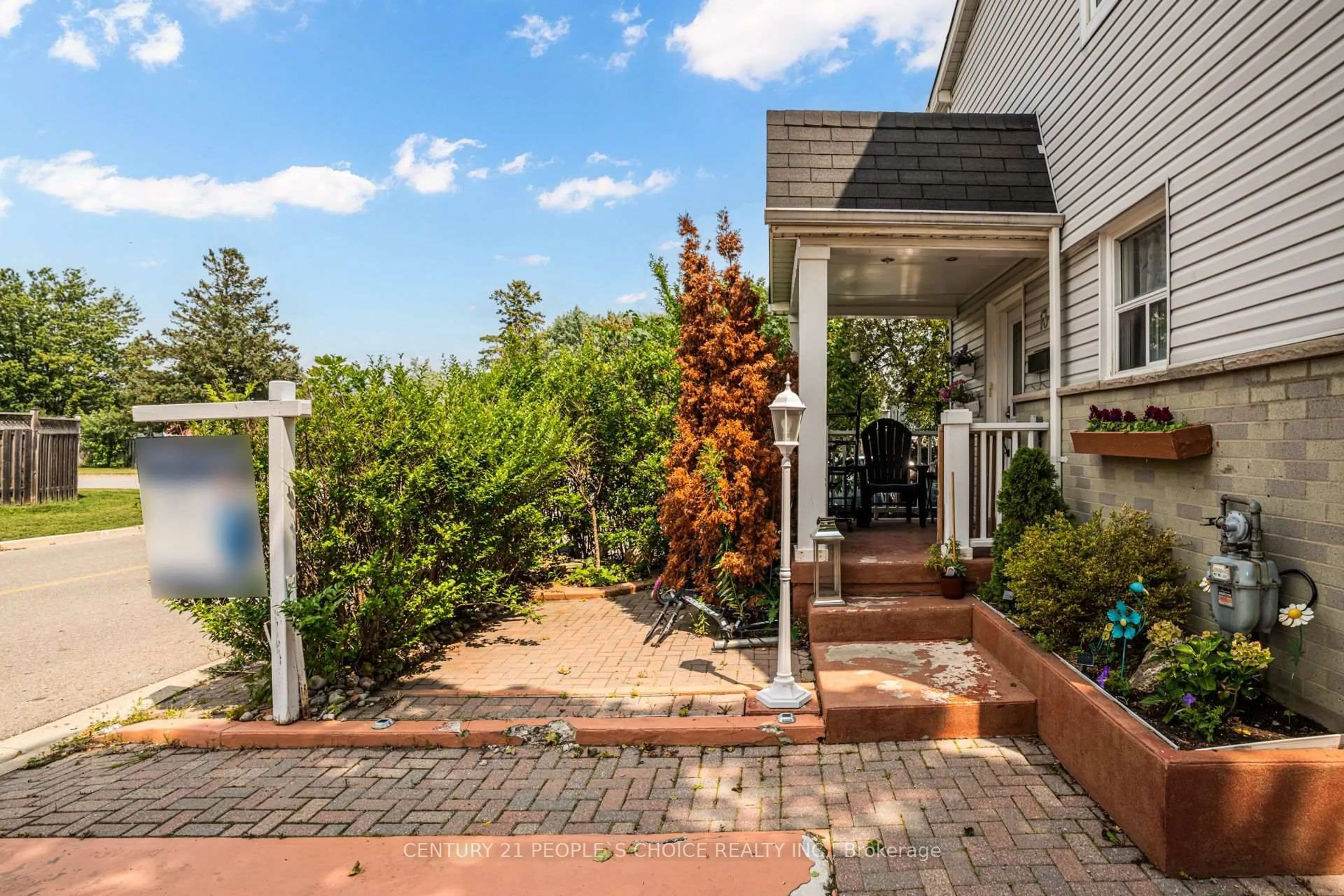 Patio, water/lake/river/ocean view for 13 Jeffrey St, Brampton Ontario L6S 2M9