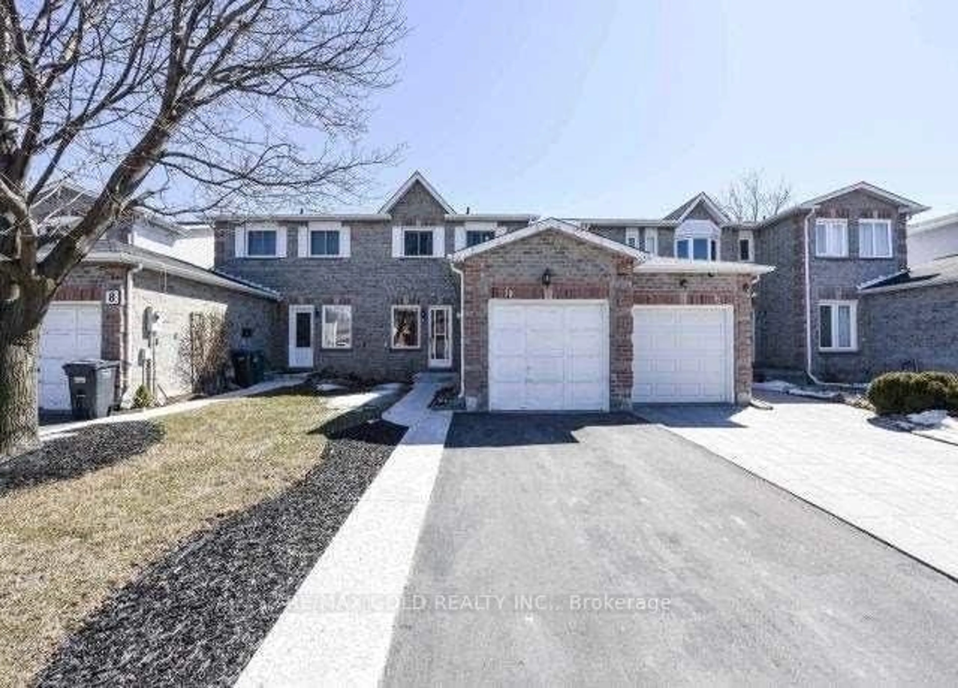 A pic from outside/outdoor area/front of a property/back of a property/a pic from drone, street for 10 Elmstead Crt, Brampton Ontario L6Y 4B9
