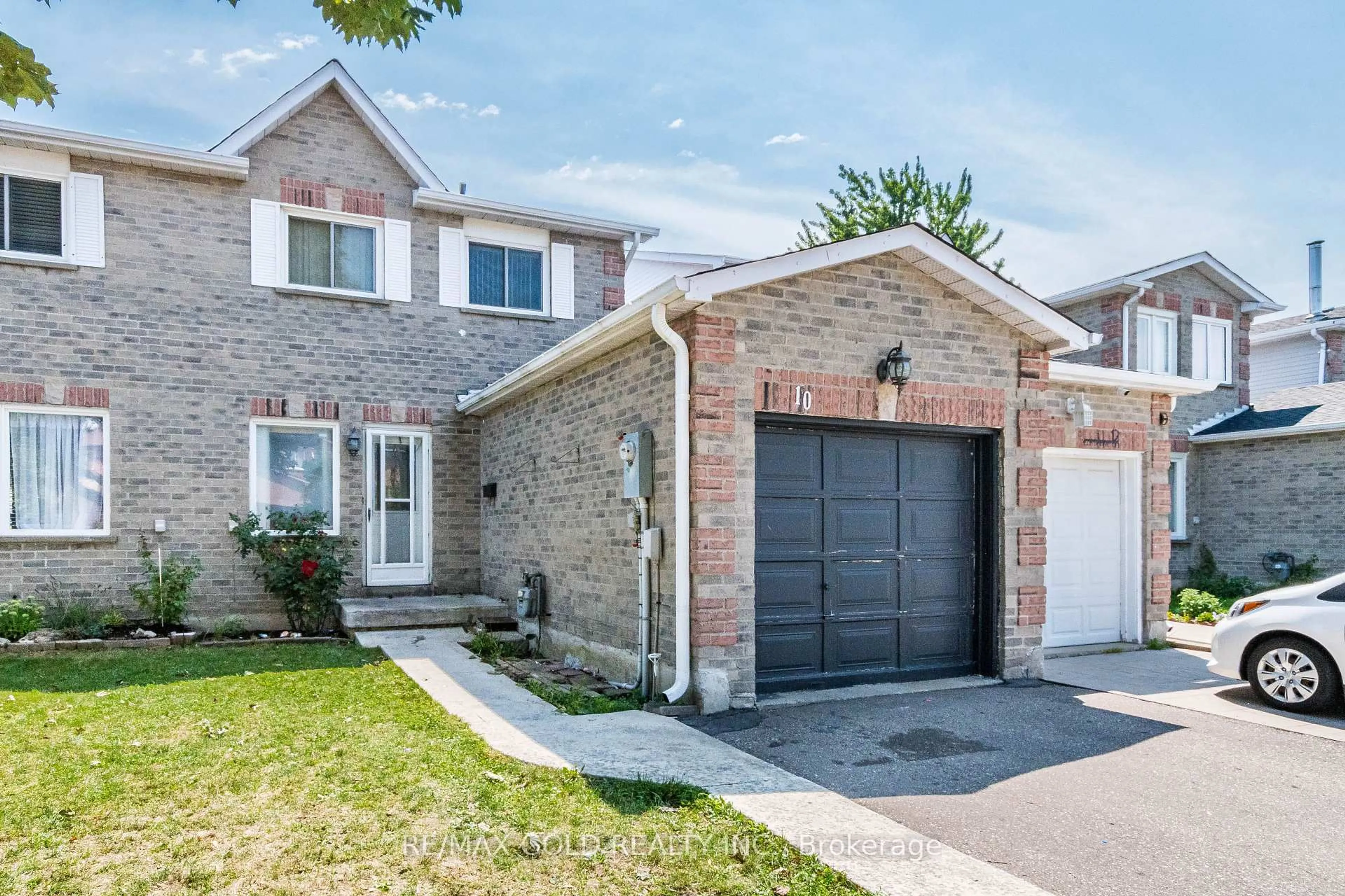 Home with brick exterior material, street for 10 Elmstead Crt, Brampton Ontario L6Y 4B9
