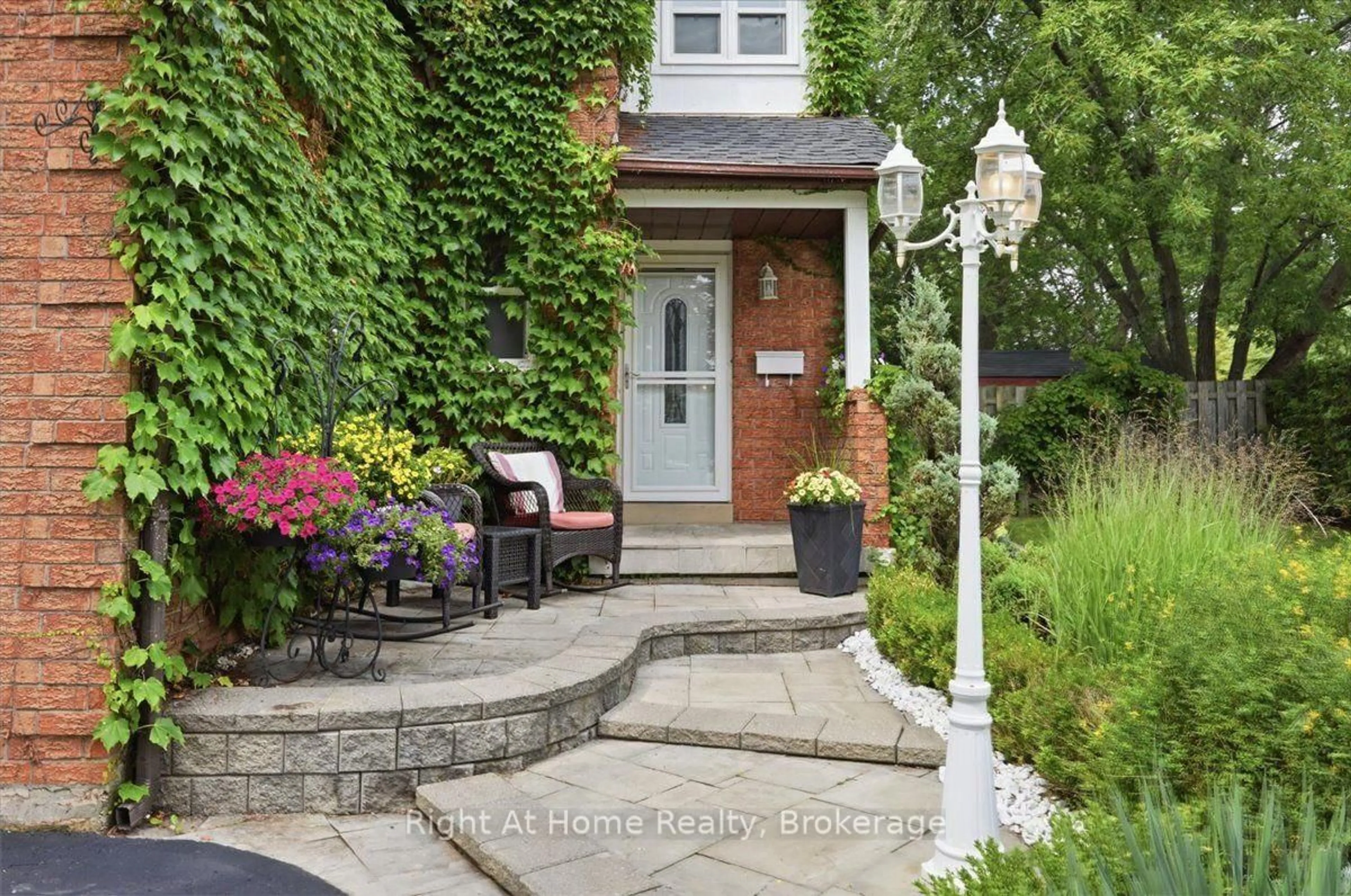 Unknown for 2256 Munns Ave, Oakville Ontario L6H 3M8