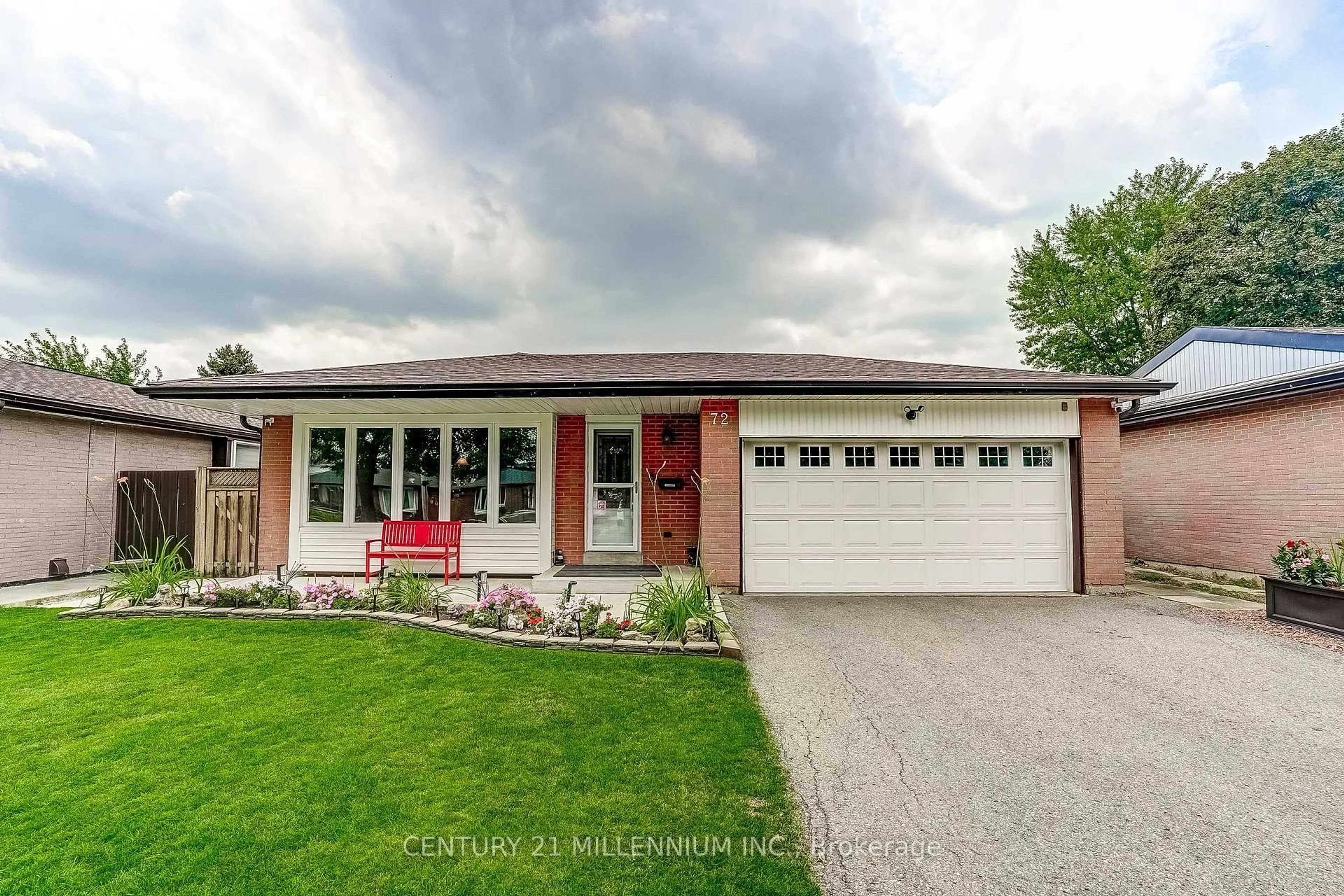 Home with brick exterior material, street for 72 Glebe Cres, Brampton Ontario L6S 1G1