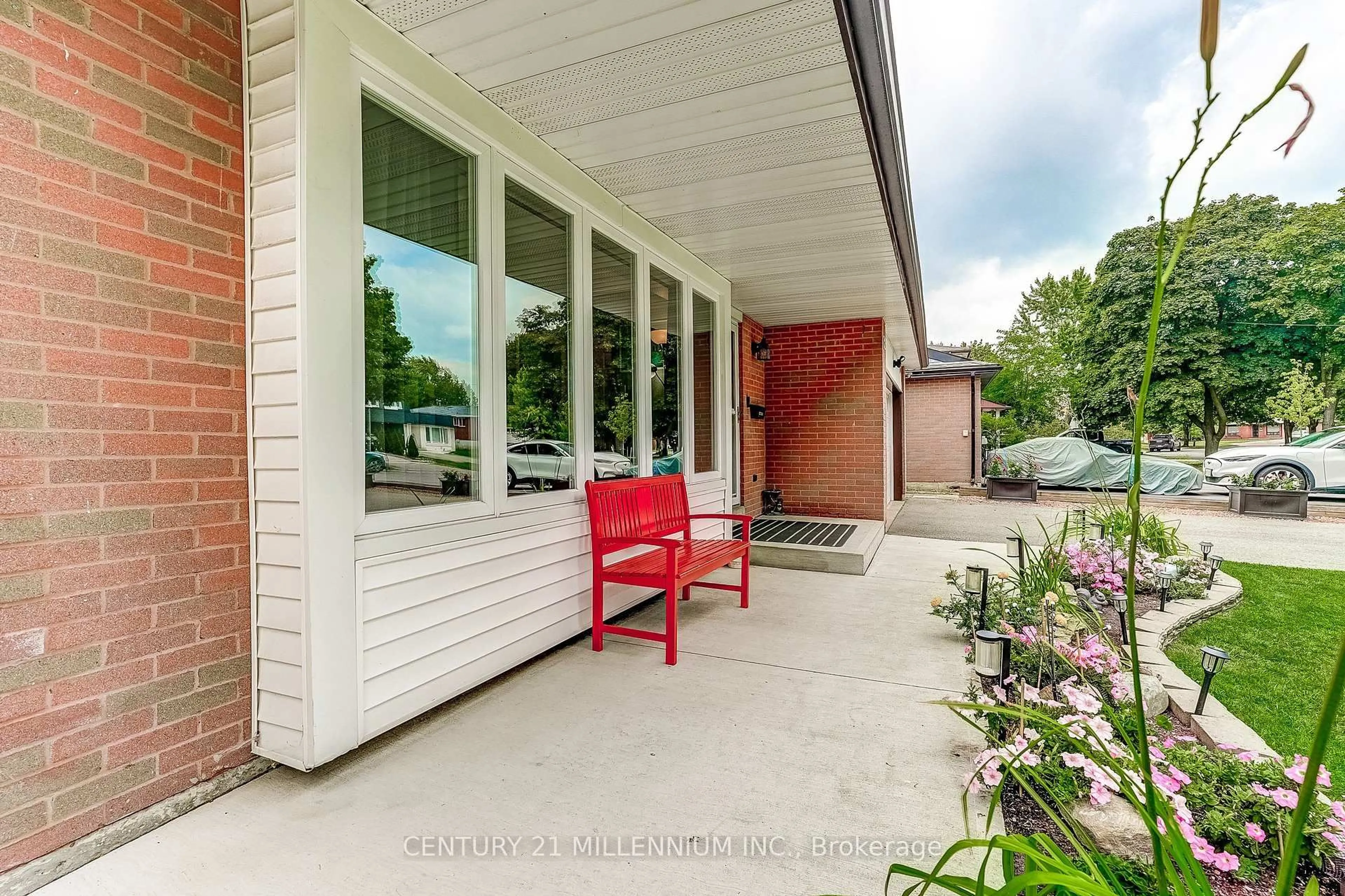 Unknown for 72 Glebe Cres, Brampton Ontario L6S 1G1