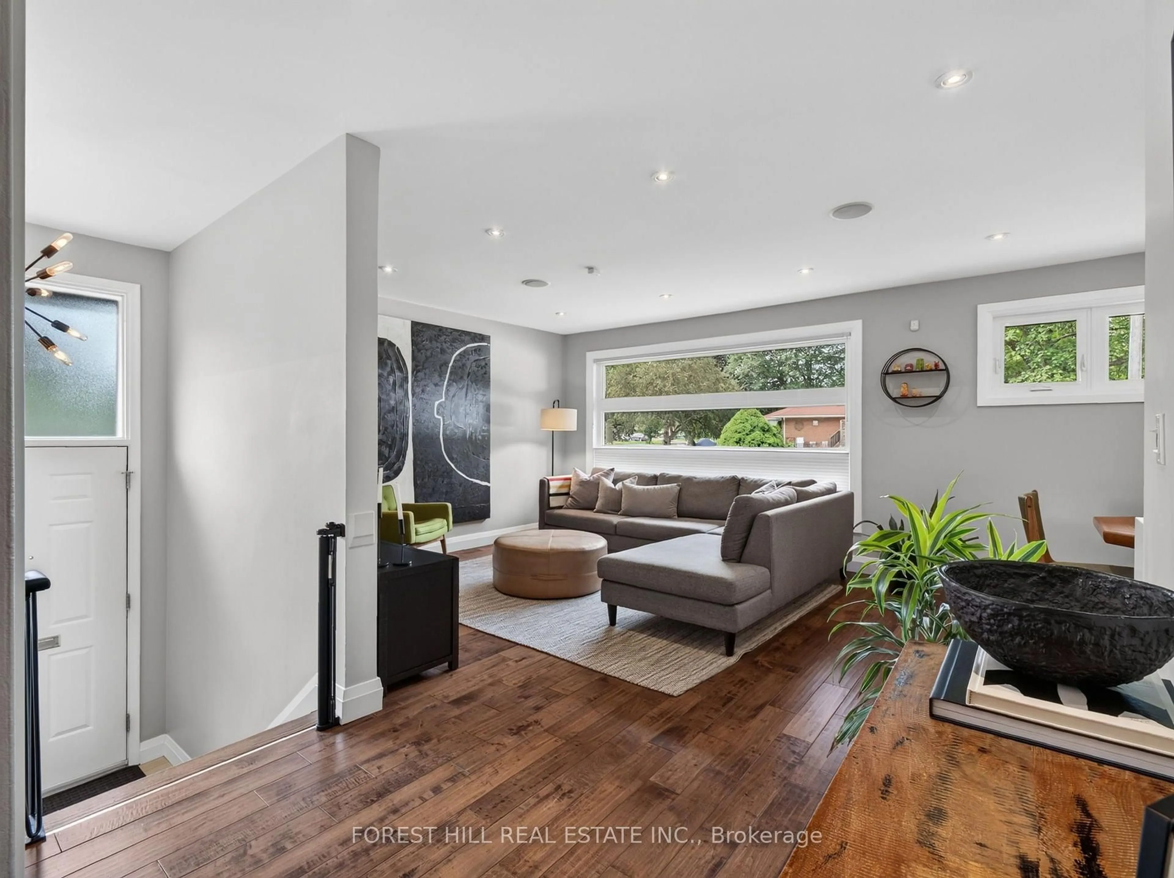 Living room with furniture, unknown for 34 Mitre Pl, Toronto Ontario M9R 3C4