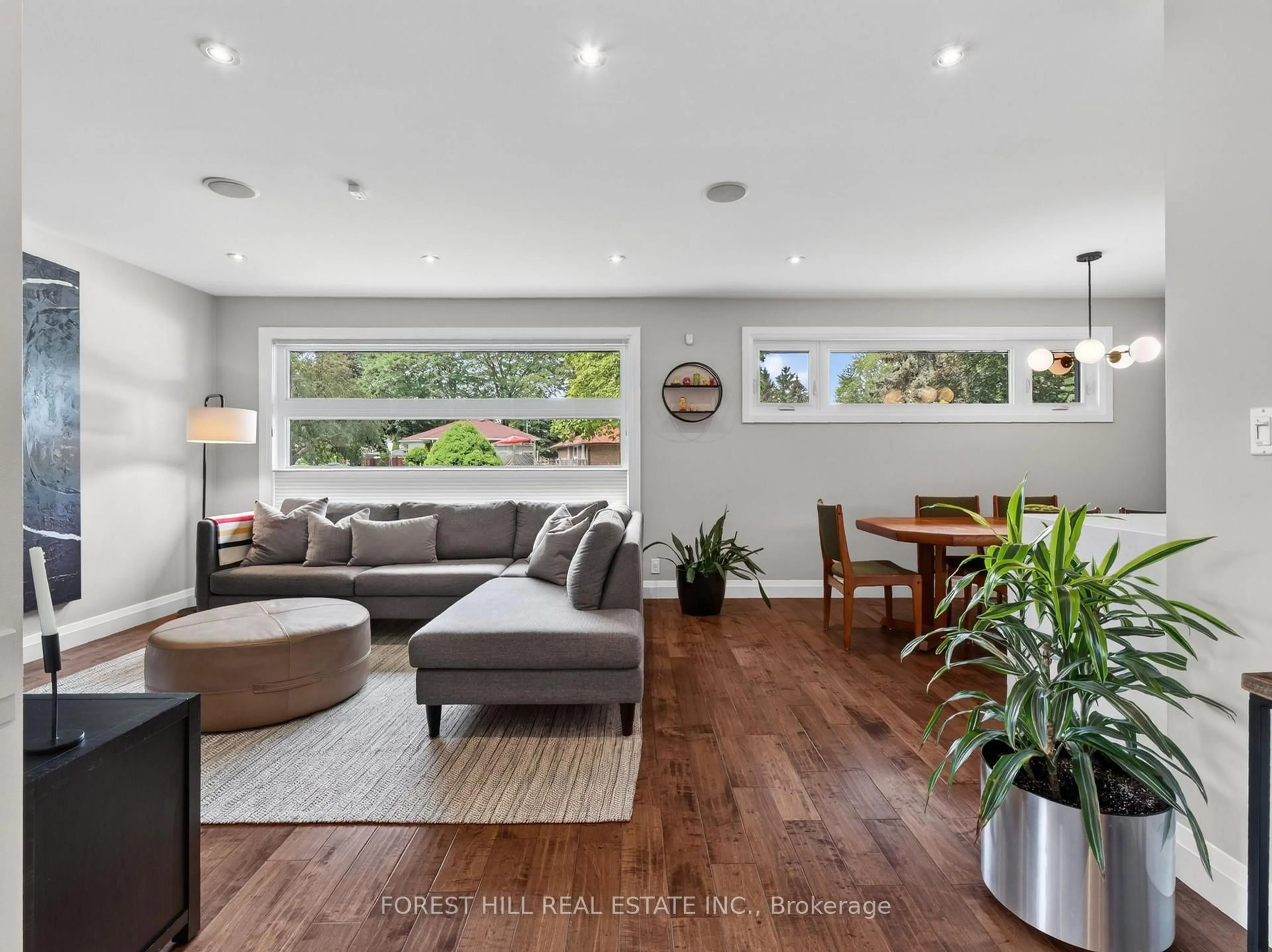 Living room with furniture, wood/laminate floor for 34 Mitre Pl, Toronto Ontario M9R 3C4