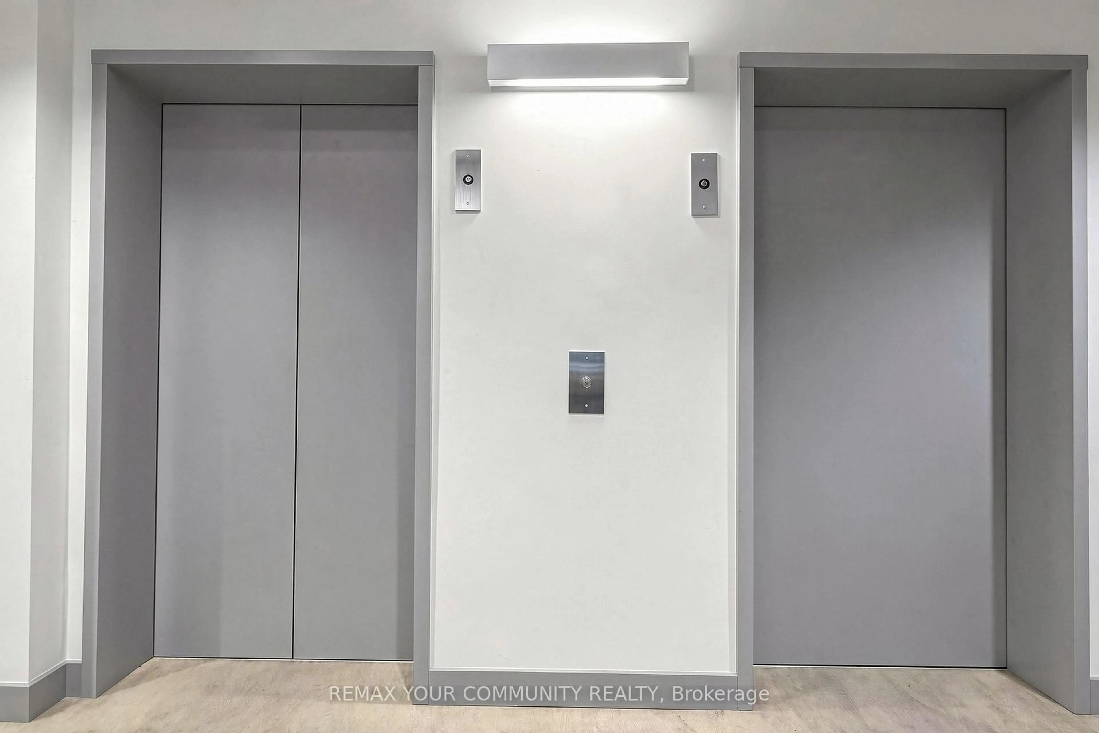 Indoor foyer for 105 The Queensway Ave #2304, Toronto Ontario M6S 5B5