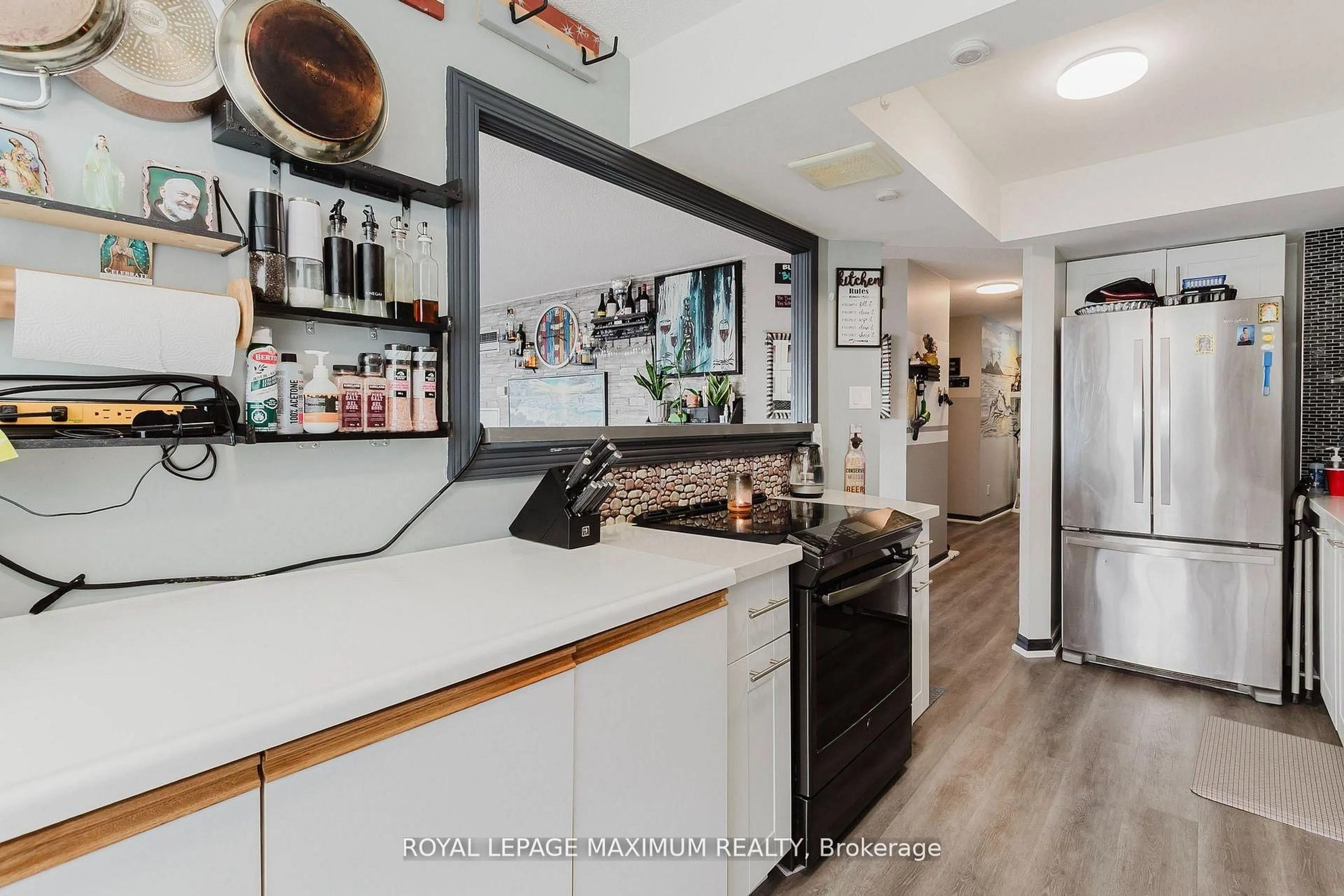 Open concept kitchen, ceramic/tile floor for 26 Hanover Rd #1101, Brampton Ontario L6S 4T2
