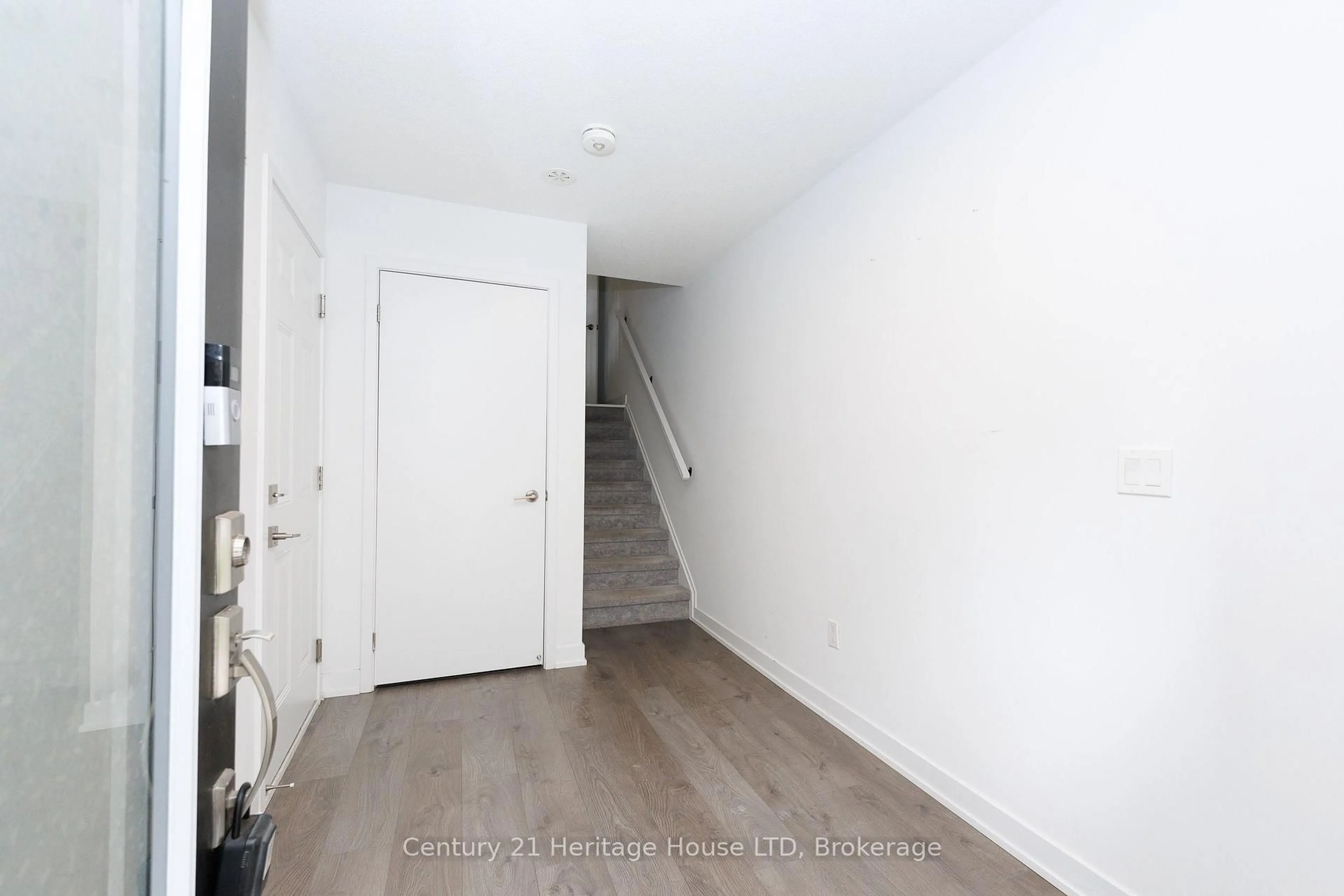 A pic of a room for 1121 Cooke Blvd #55, Burlington Ontario L7T 0C3