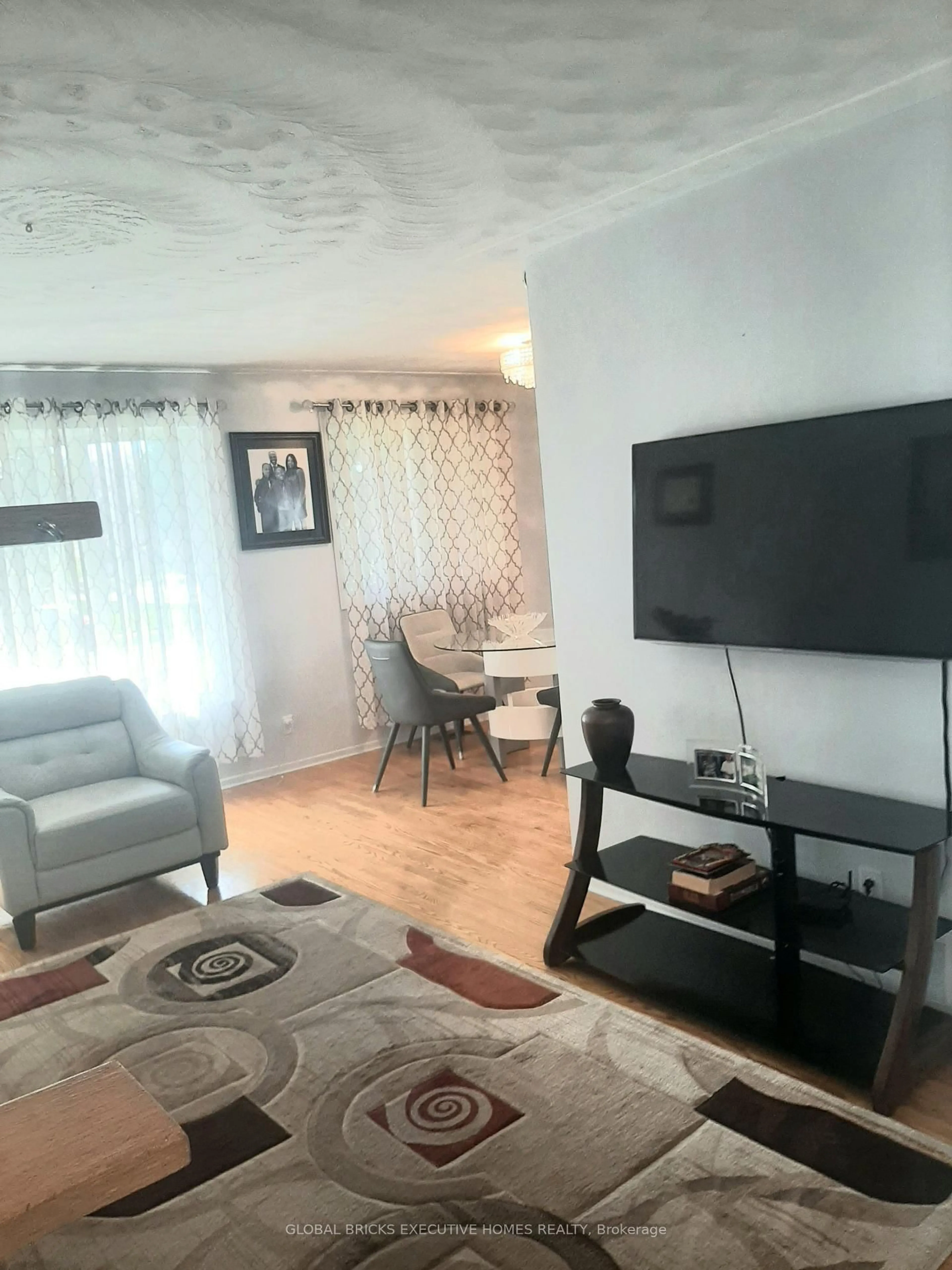 Living room with furniture, unknown for 2141 Meadowbrook Rd, Burlington Ontario L7P 2A6