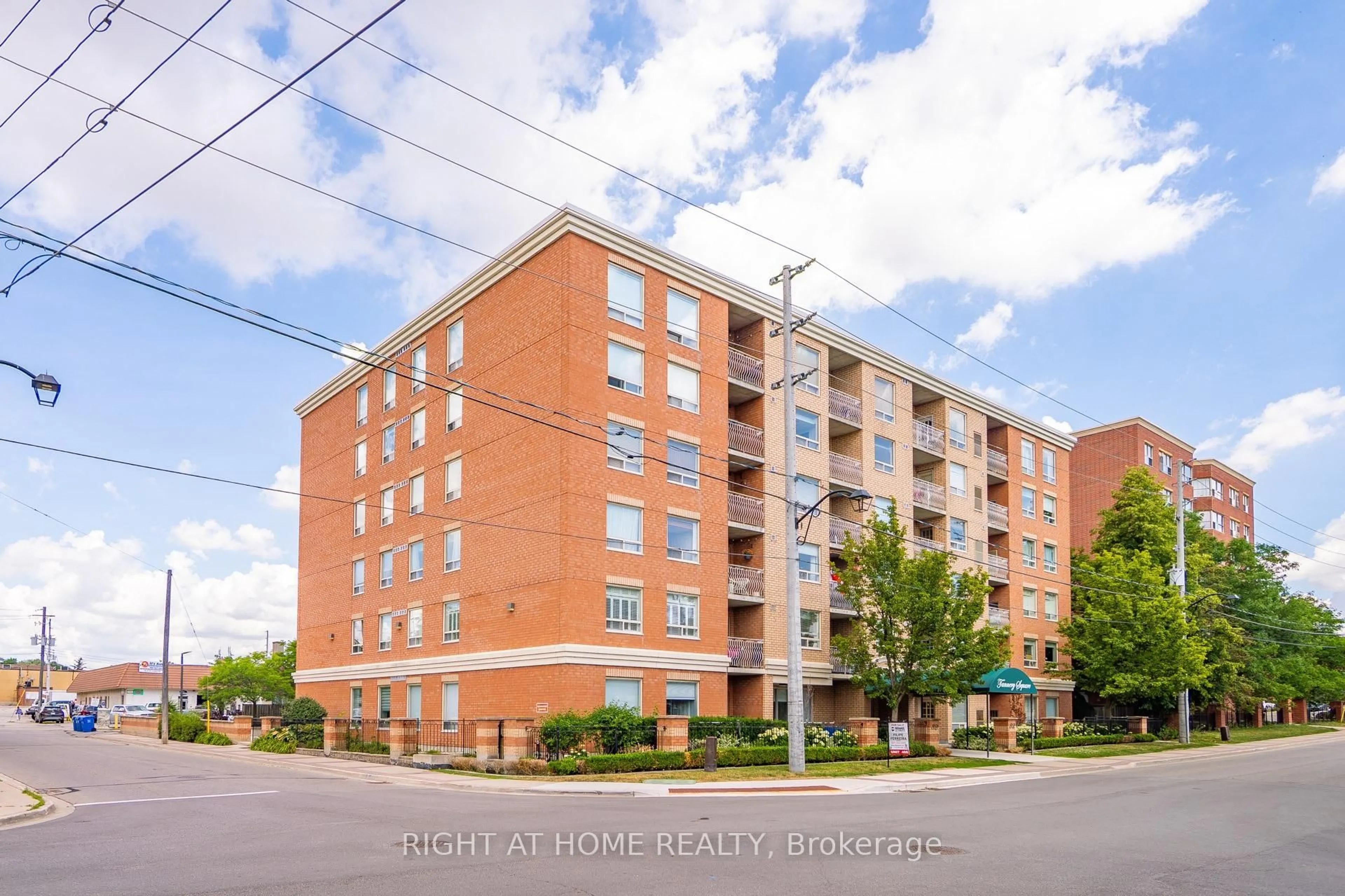 Unknown for 32 Tannery St #607, Mississauga Ontario L5M 6T6