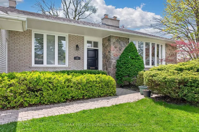 23 Ravensbourne Cres, Toronto 4