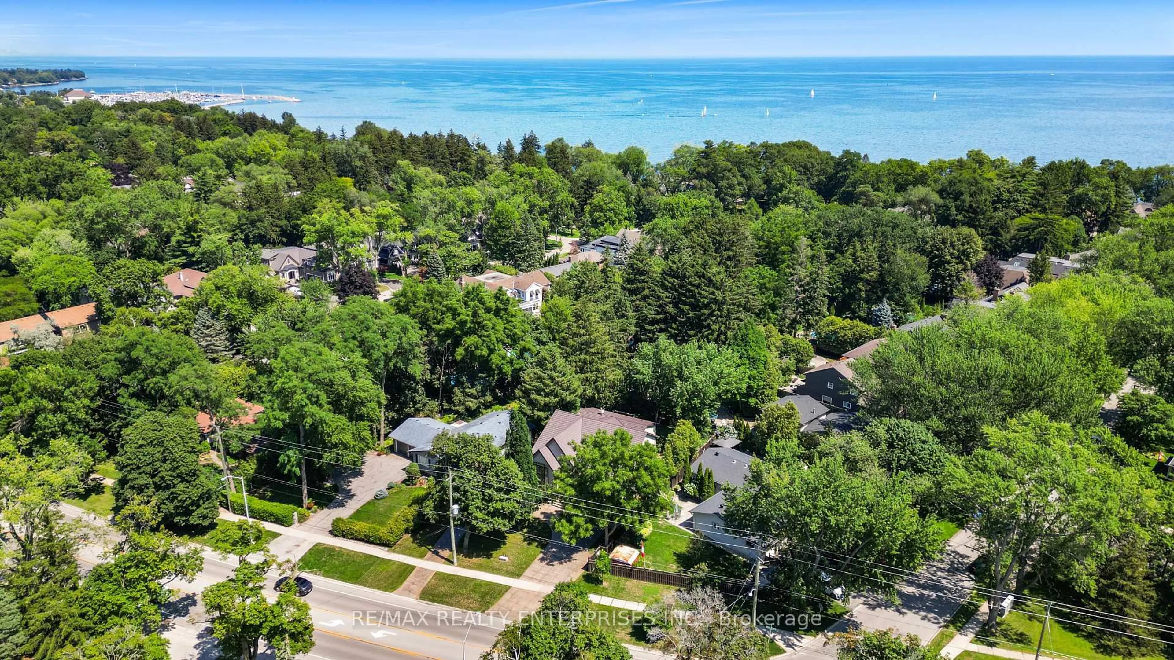 A pic from outside/outdoor area/front of a property/back of a property/a pic from drone, water/lake/river/ocean view for 3168 Lakeshore Rd, Oakville Ontario L6L 1J6