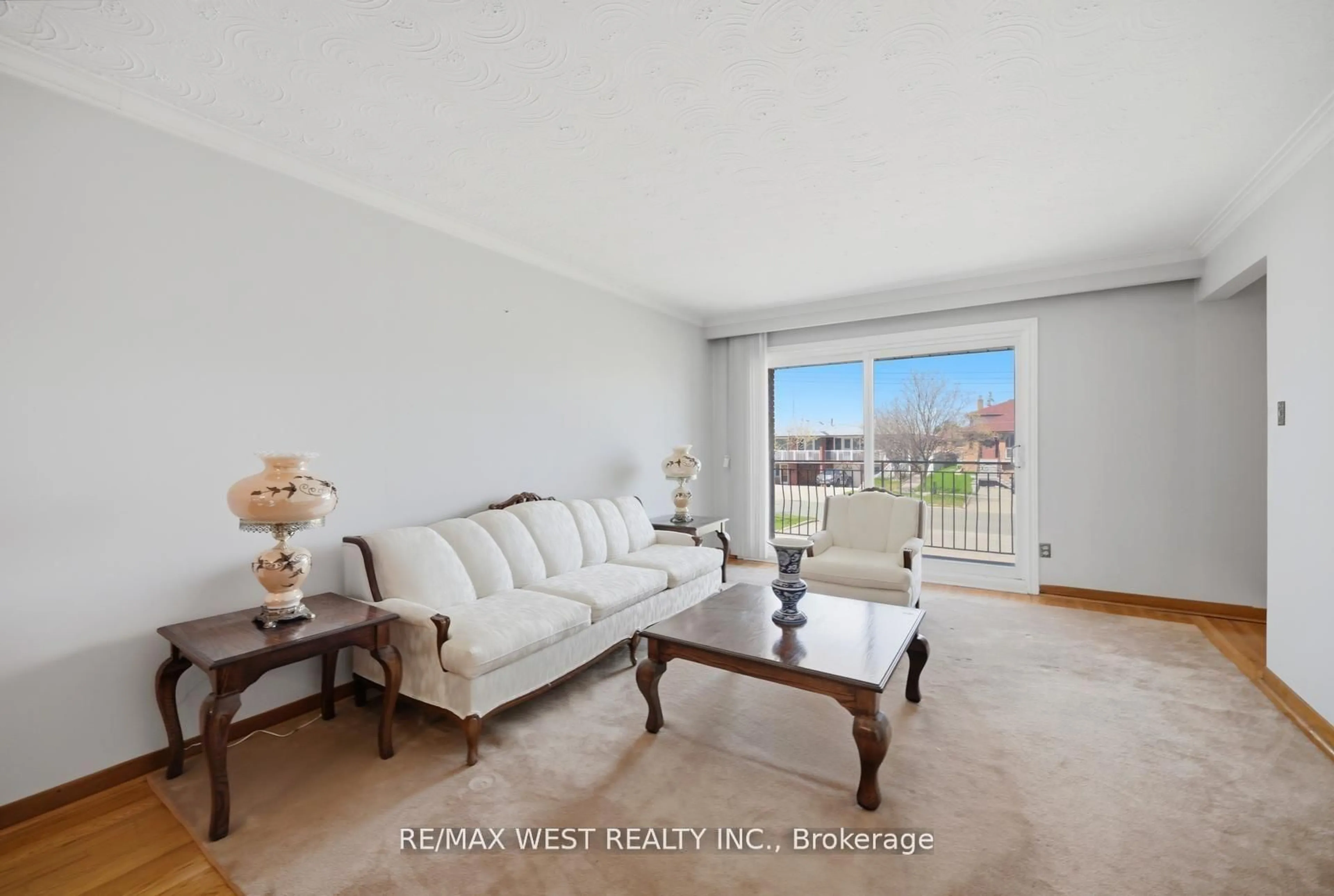 Living room with furniture, unknown for 111 Shoreham Dr, Toronto Ontario M3N 1S8