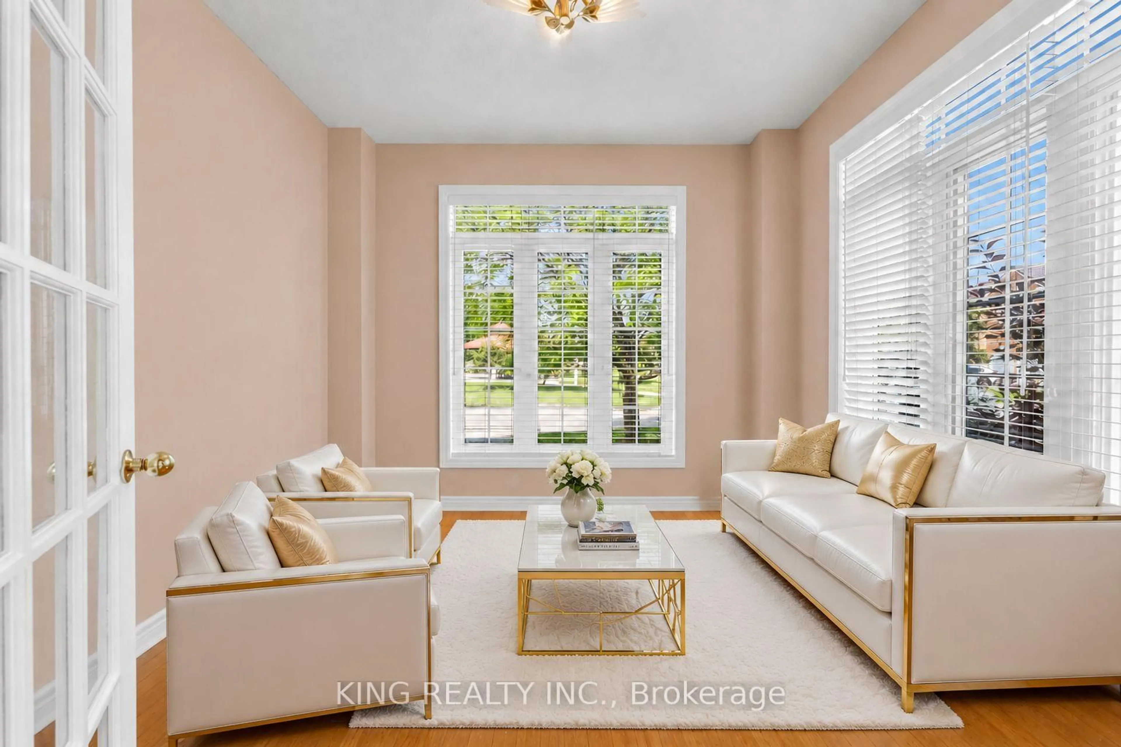 Living room with furniture, unknown for 100 PANTOMINE Blvd, Brampton Ontario L6Y 5N4