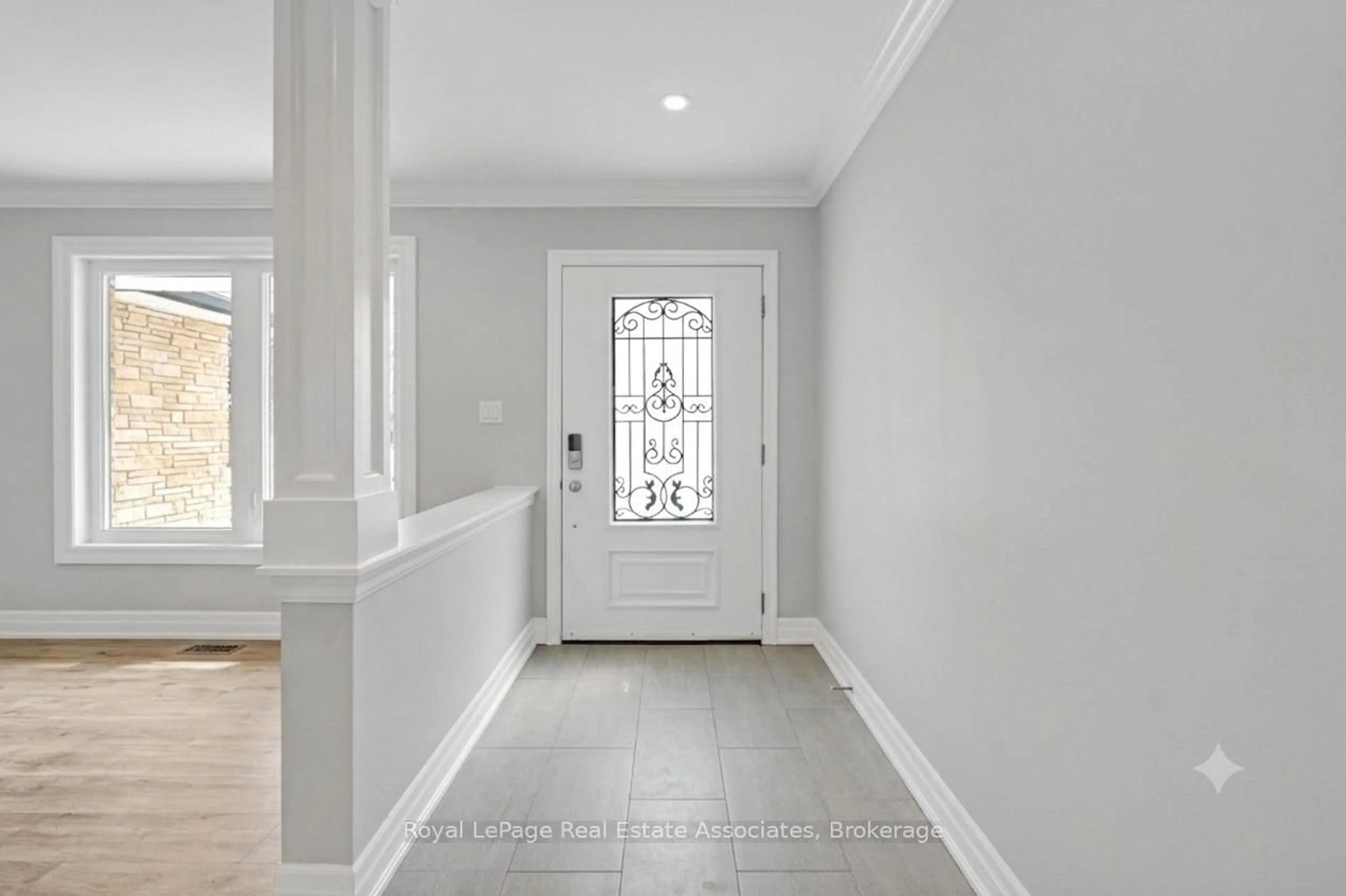 Indoor entryway for 44 McClellan Rd, Caledon Ontario L7K 0C8