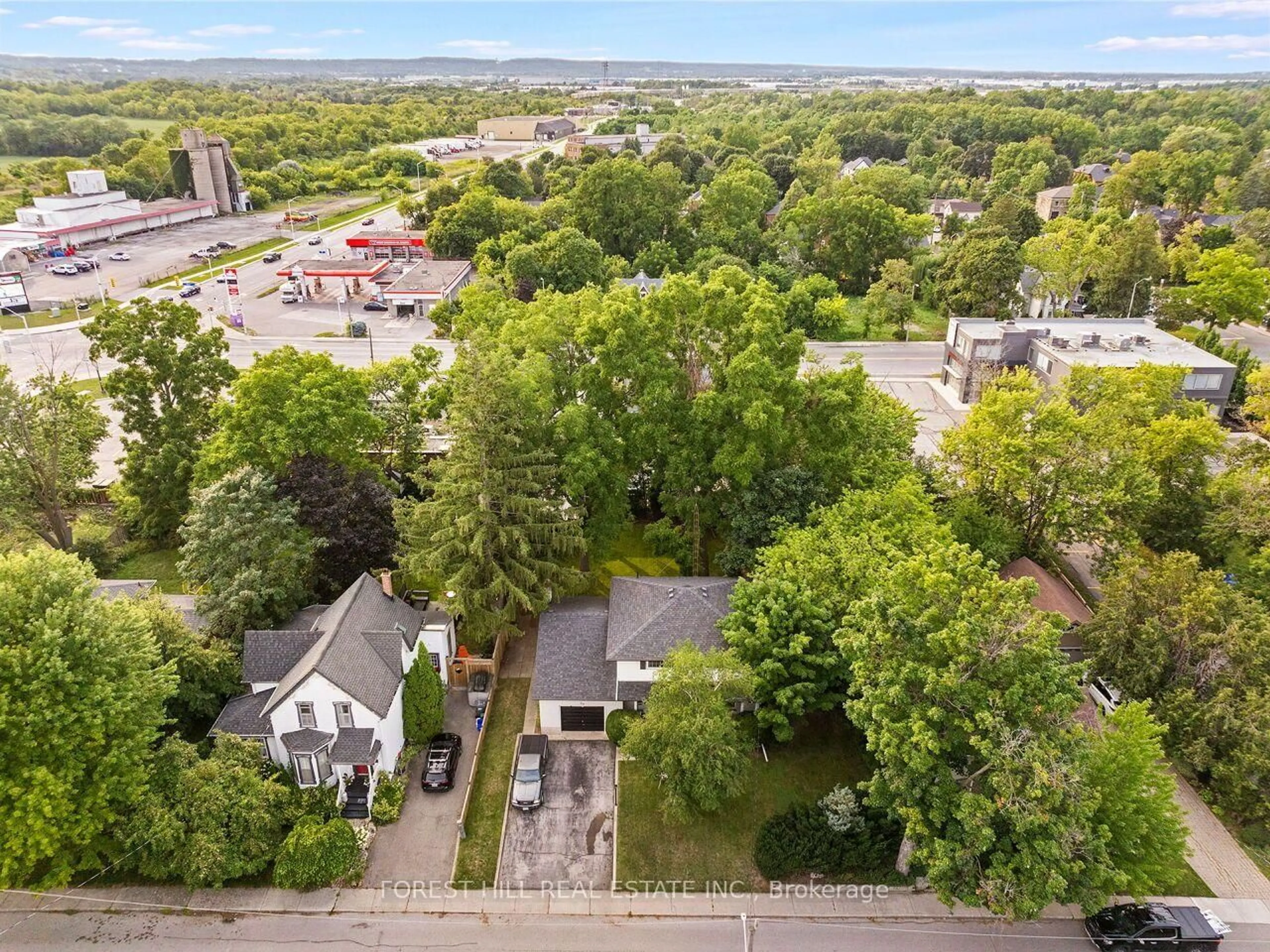 A pic from outside/outdoor area/front of a property/back of a property/a pic from drone, street for 29 Mary St, Milton Ontario L9T 1L6