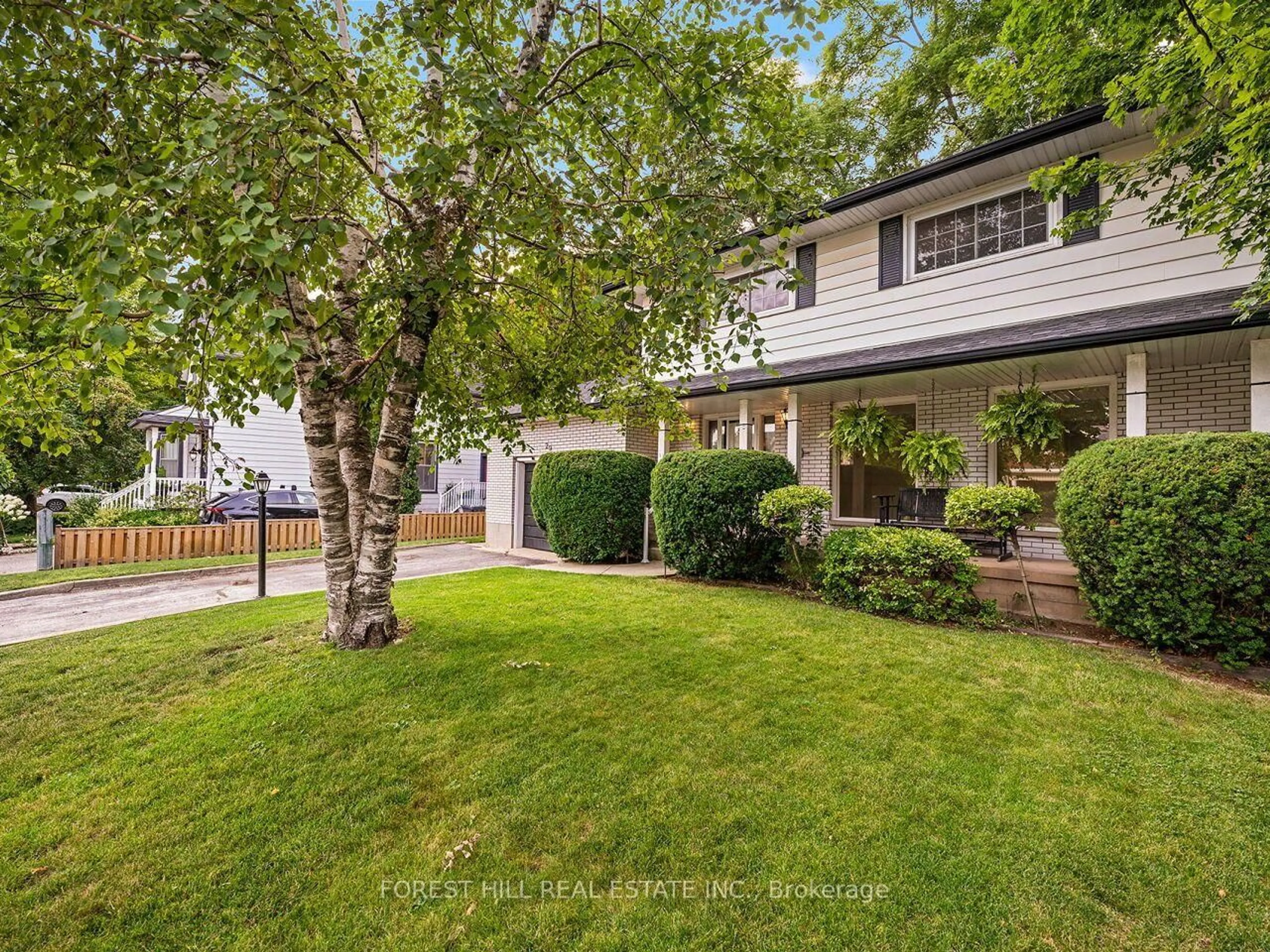 A pic from outside/outdoor area/front of a property/back of a property/a pic from drone, street for 29 Mary St, Milton Ontario L9T 1L6