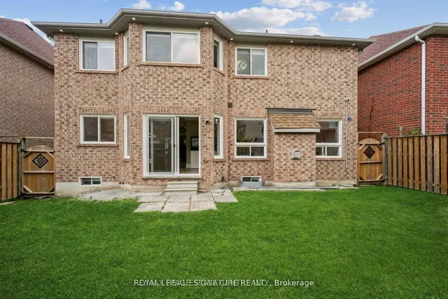 12 Ferncroft Pl, Brampton 2