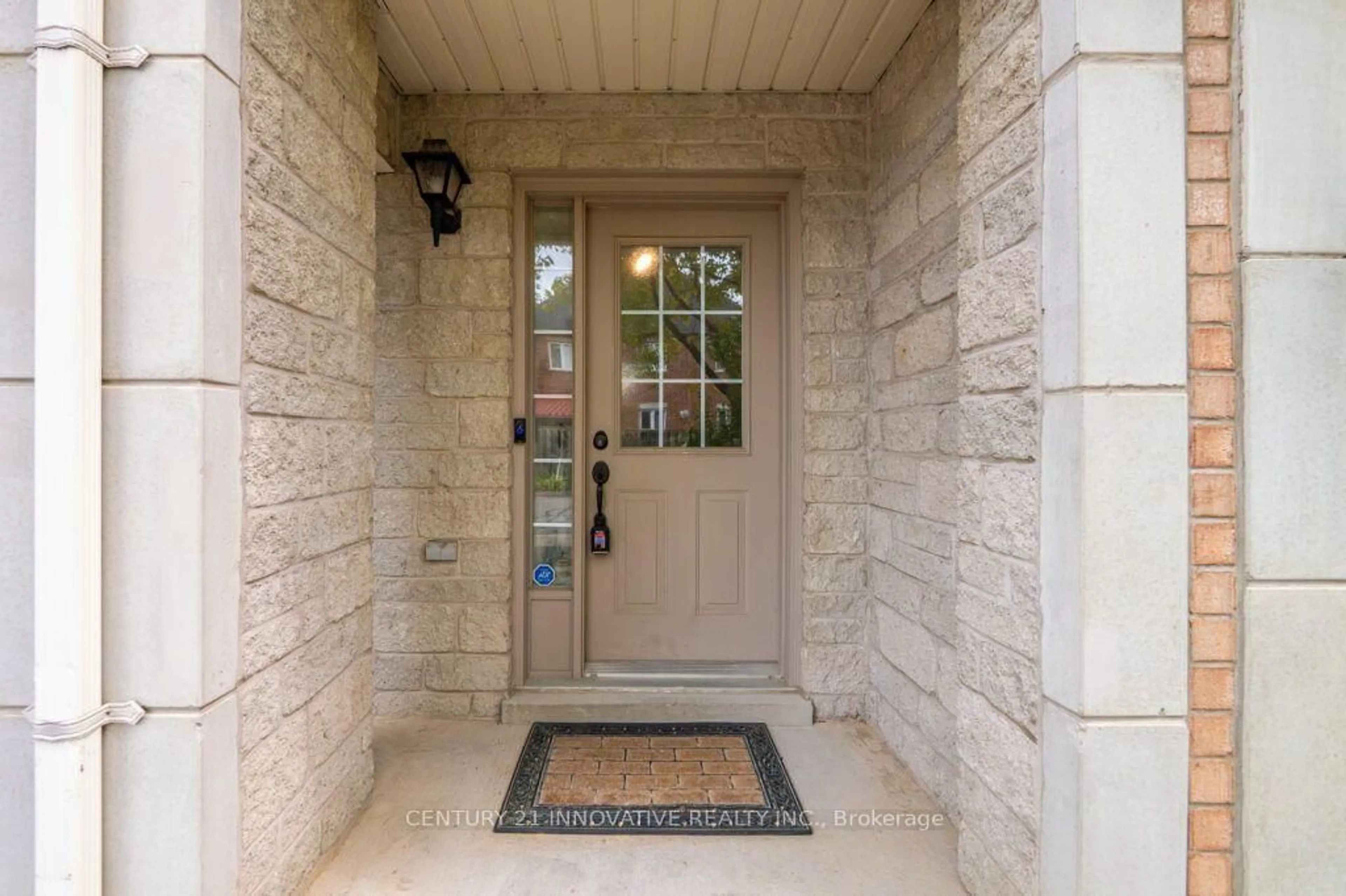 Indoor entryway for 3071 Treadwells Dr #13, Mississauga Ontario L4X 0A1