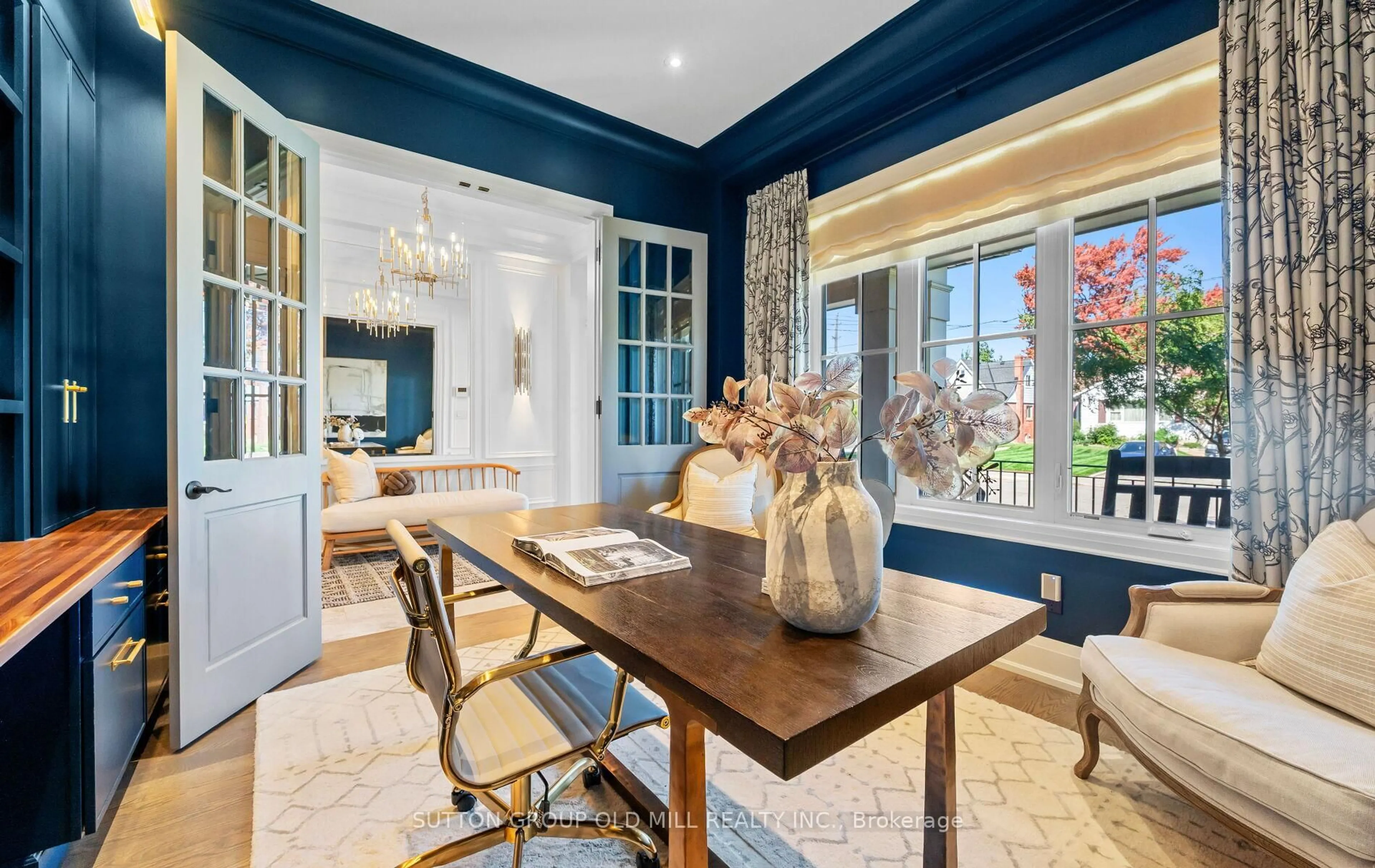 Dining room, unknown for 8 Cumberland Dr, Mississauga Ontario L5G 3M6