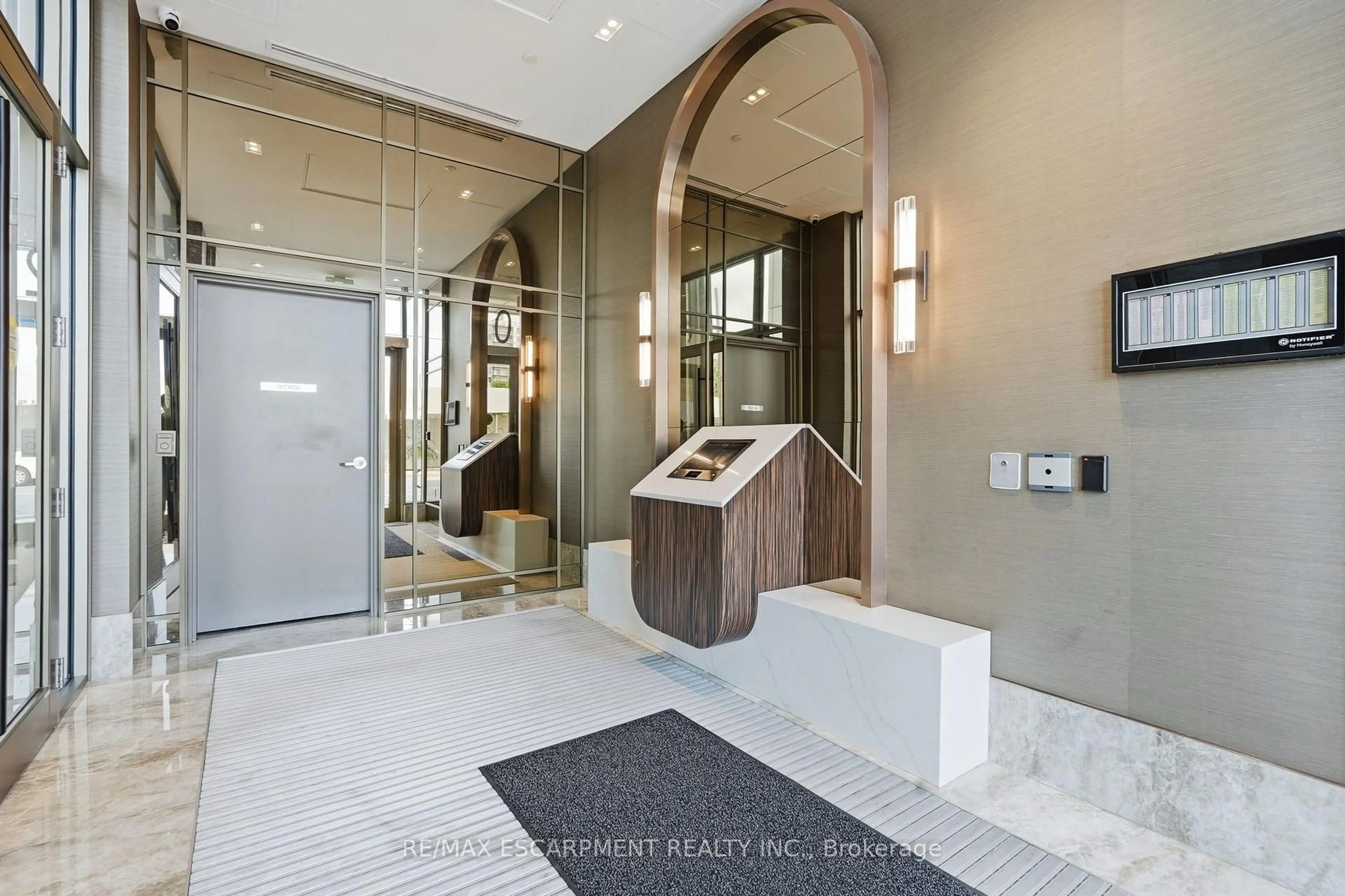 Indoor foyer for 2007 James St #1804, Burlington Ontario L7R 0G7