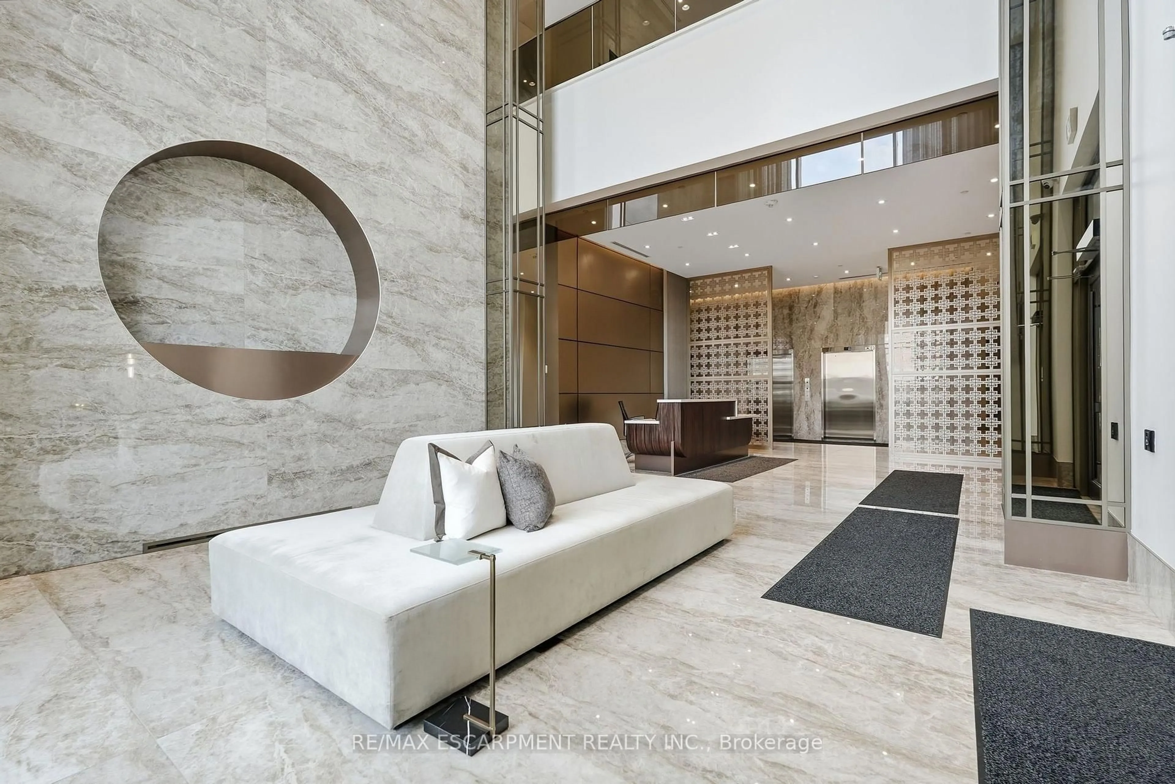 Lobby for 2007 James St #1804, Burlington Ontario L7R 0G7