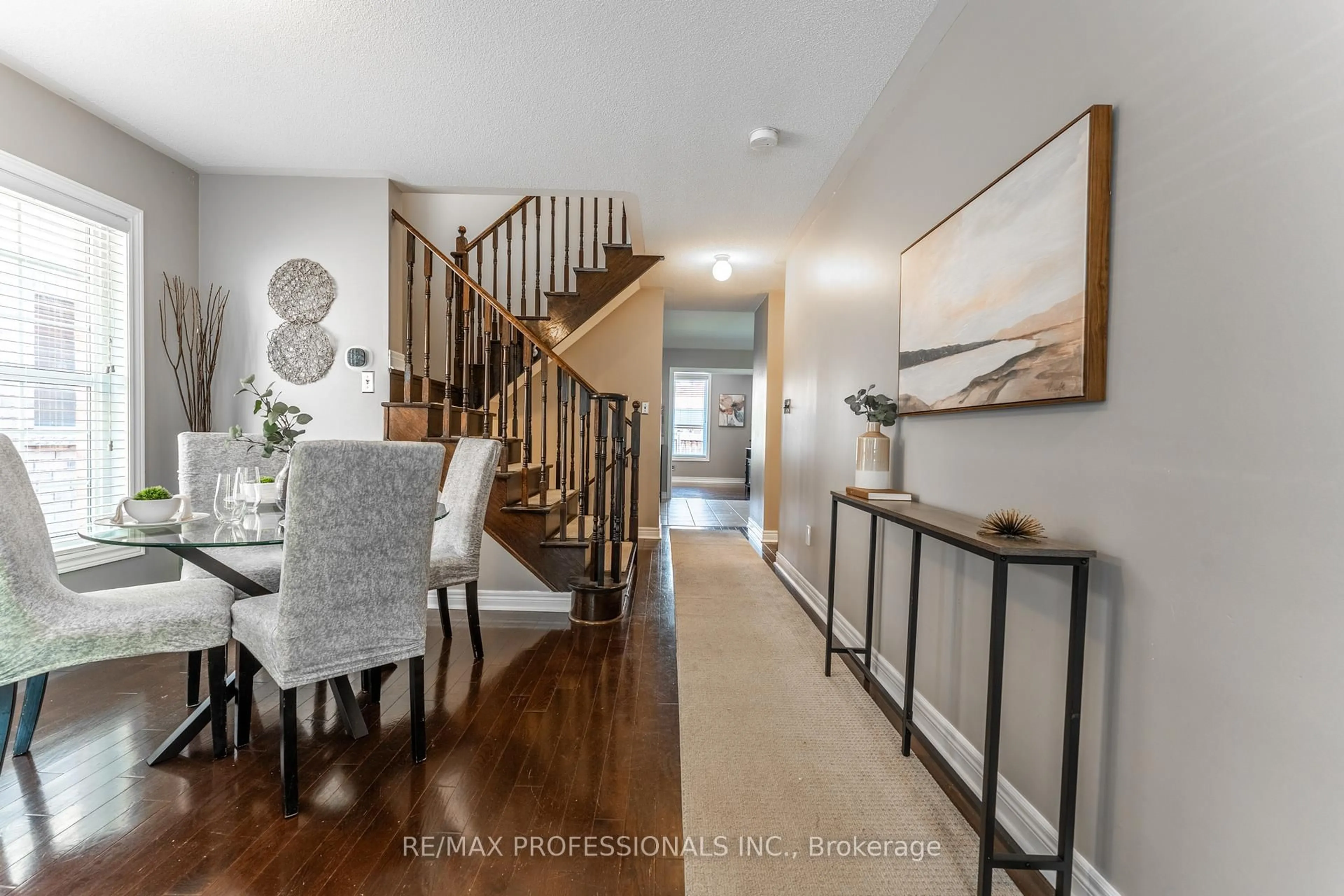 Indoor entryway for 153 Weston Dr, Milton Ontario L9T 0V6
