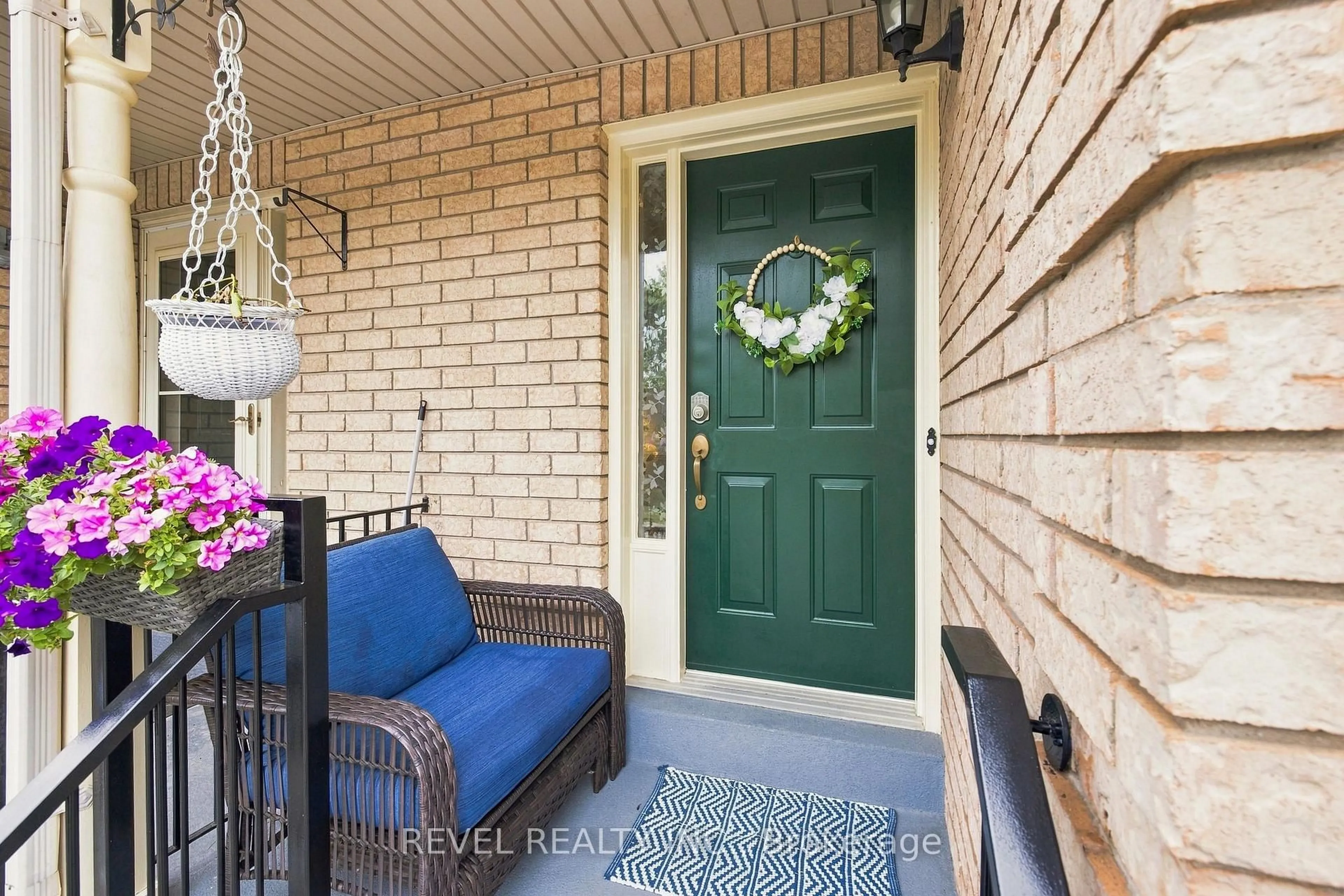 Indoor entryway for 2 Sir Lou Dr #89, Brampton Ontario L6Y 5A8