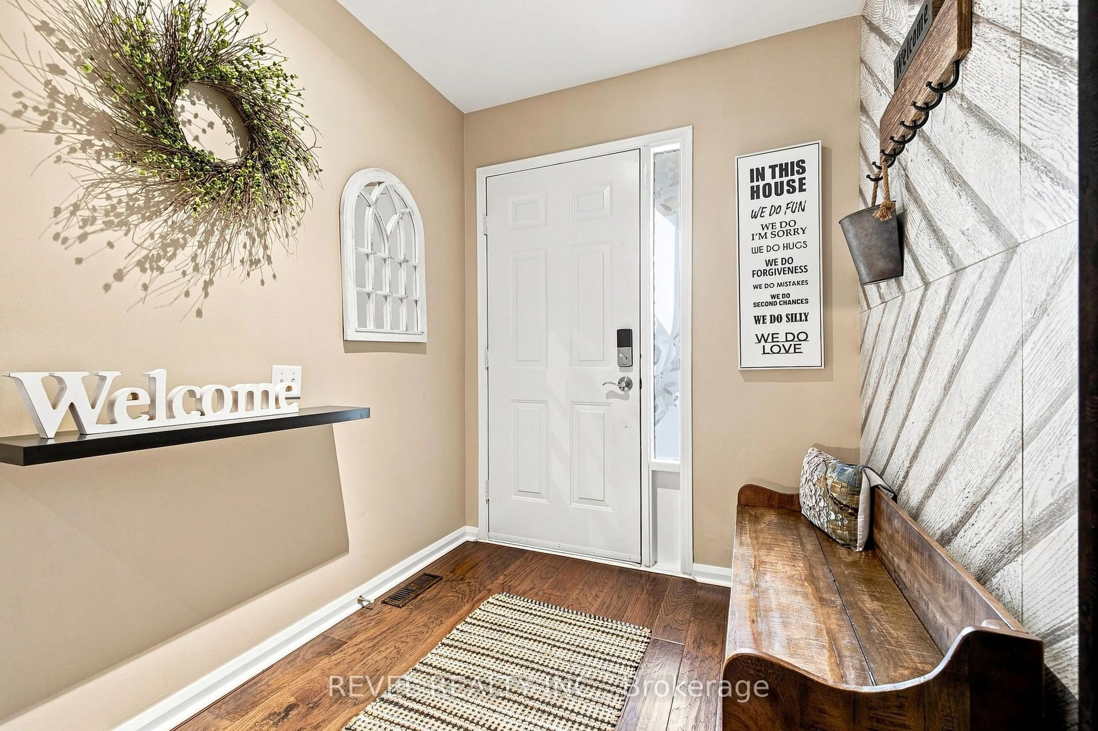 Indoor entryway for 2 Sir Lou Dr #89, Brampton Ontario L6Y 5A8