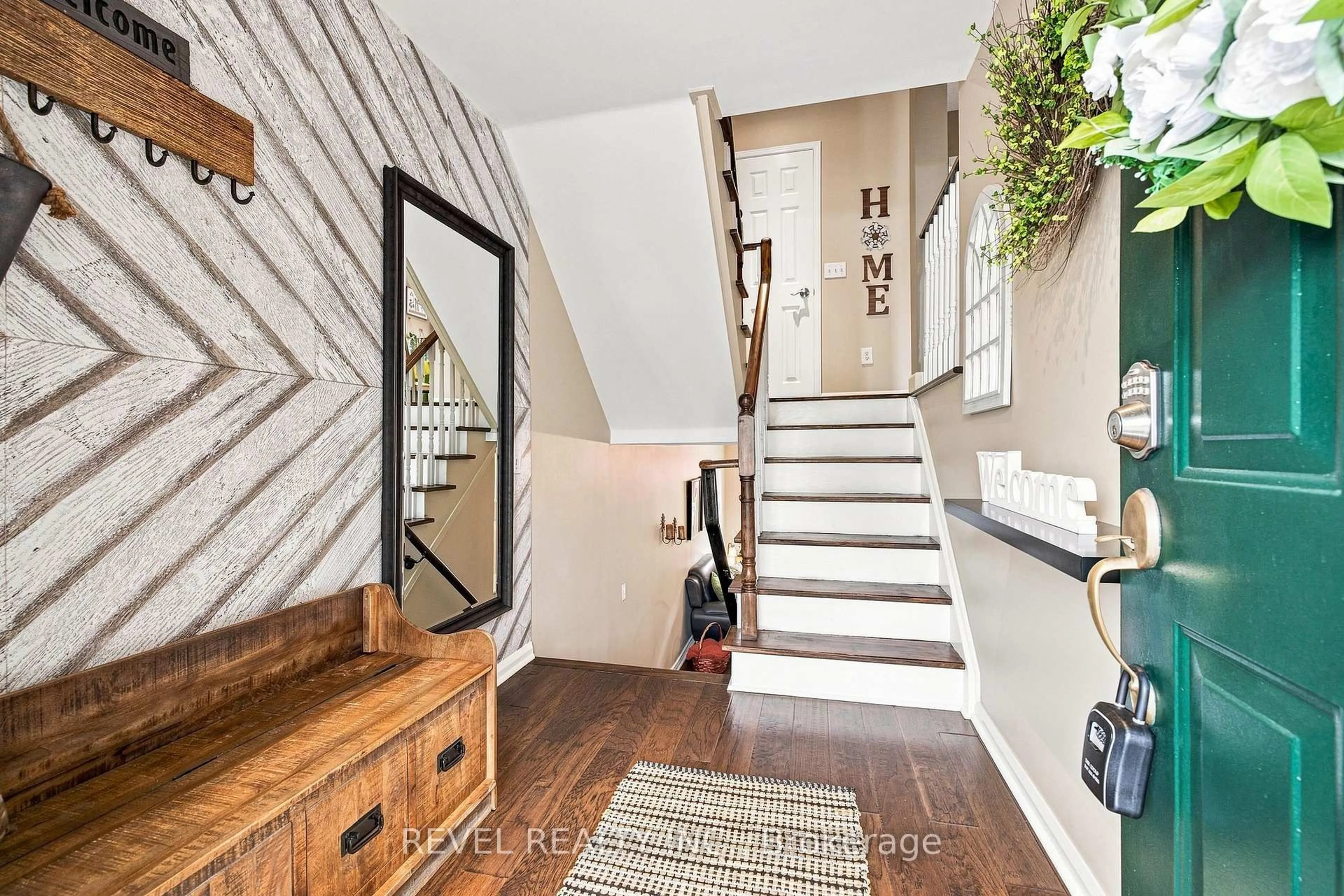 Indoor entryway for 2 Sir Lou Dr #89, Brampton Ontario L6Y 5A8