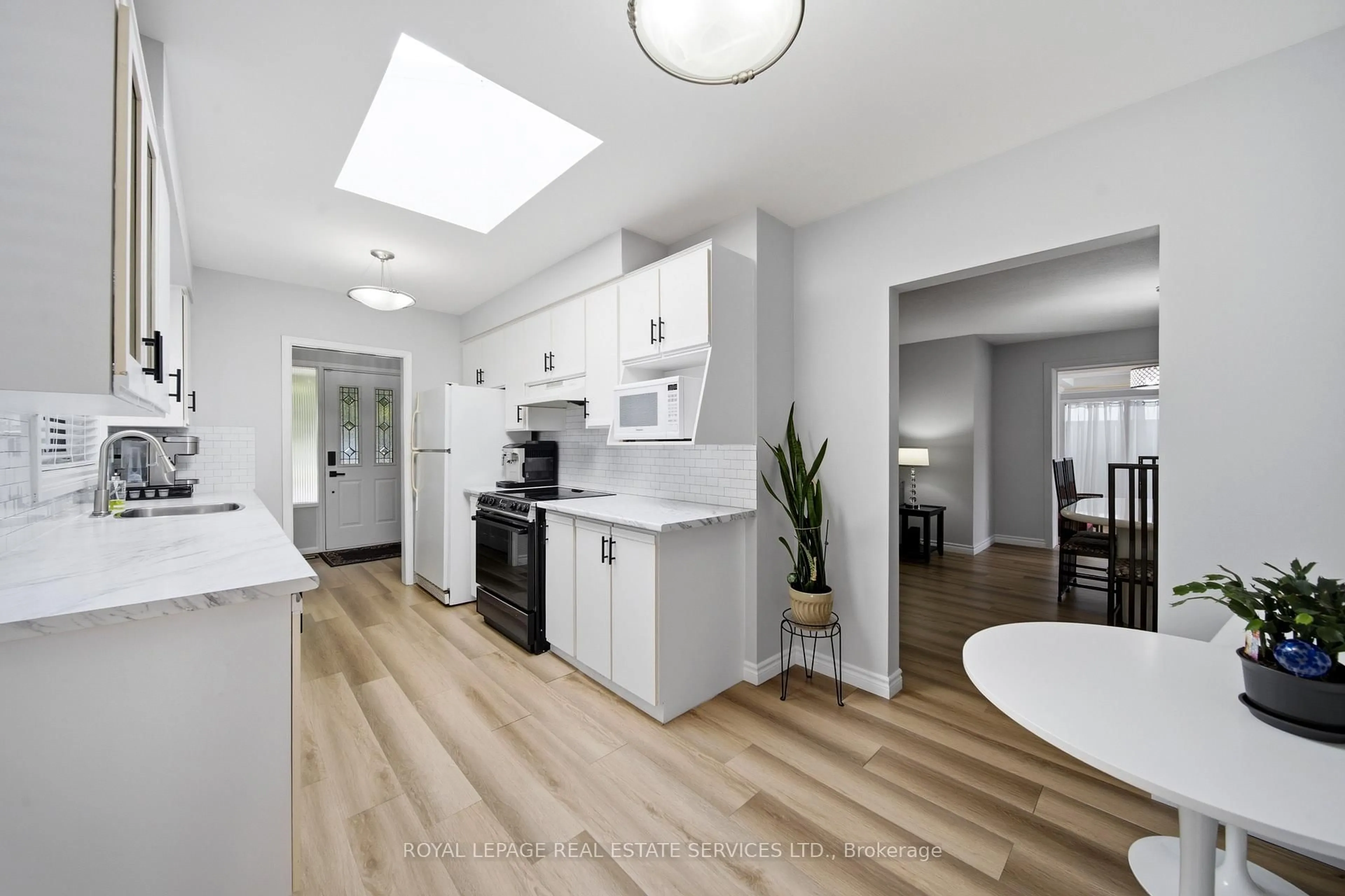 Open concept kitchen, unknown for 127 Redgrave Dr, Toronto Ontario M9R 3V5
