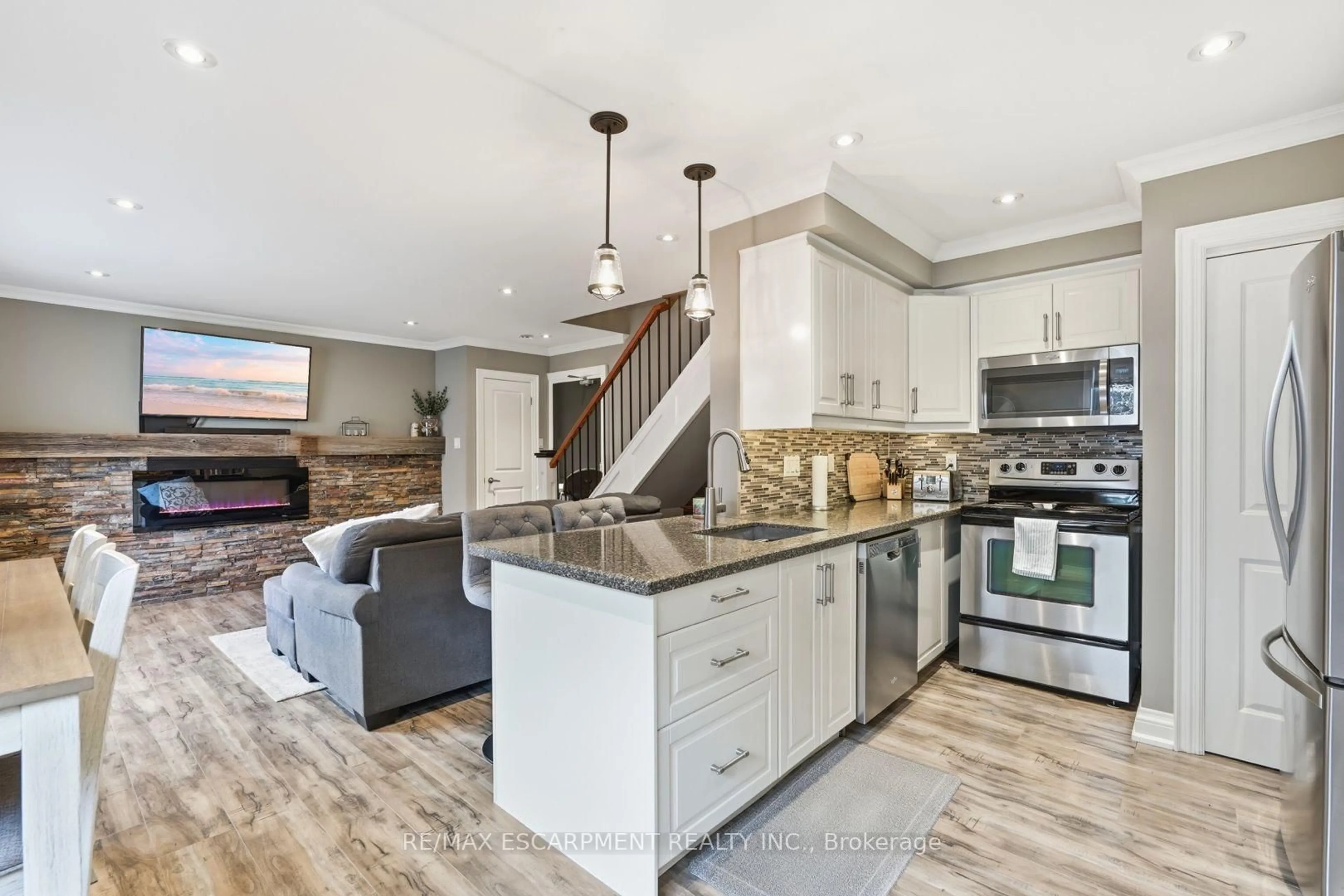 Open concept kitchen, unknown for 469 Claridge Rd #6, Burlington Ontario L7N 2S1