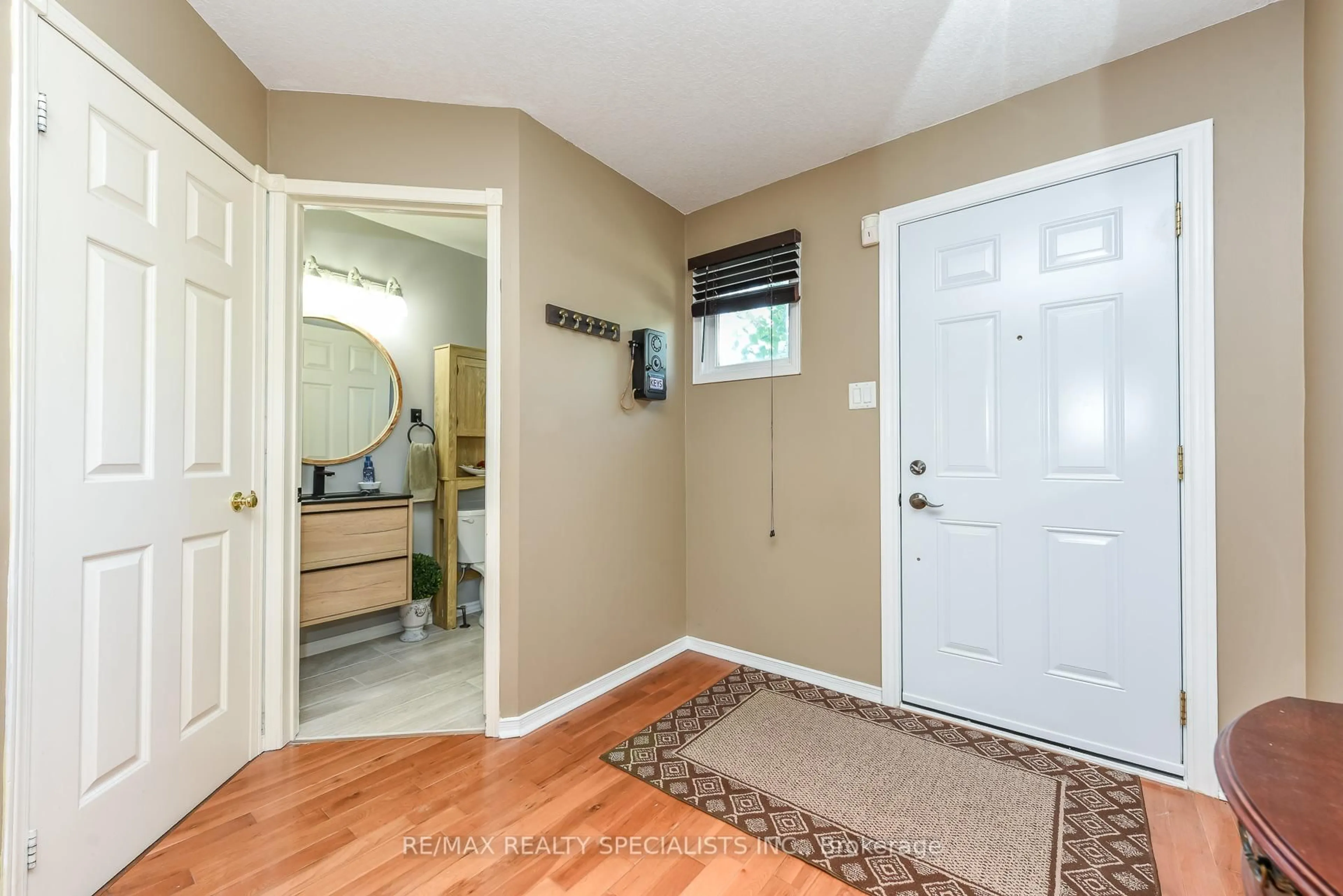 Indoor entryway for 3050 Orleans Rd #122, Mississauga Ontario L5L 5P7