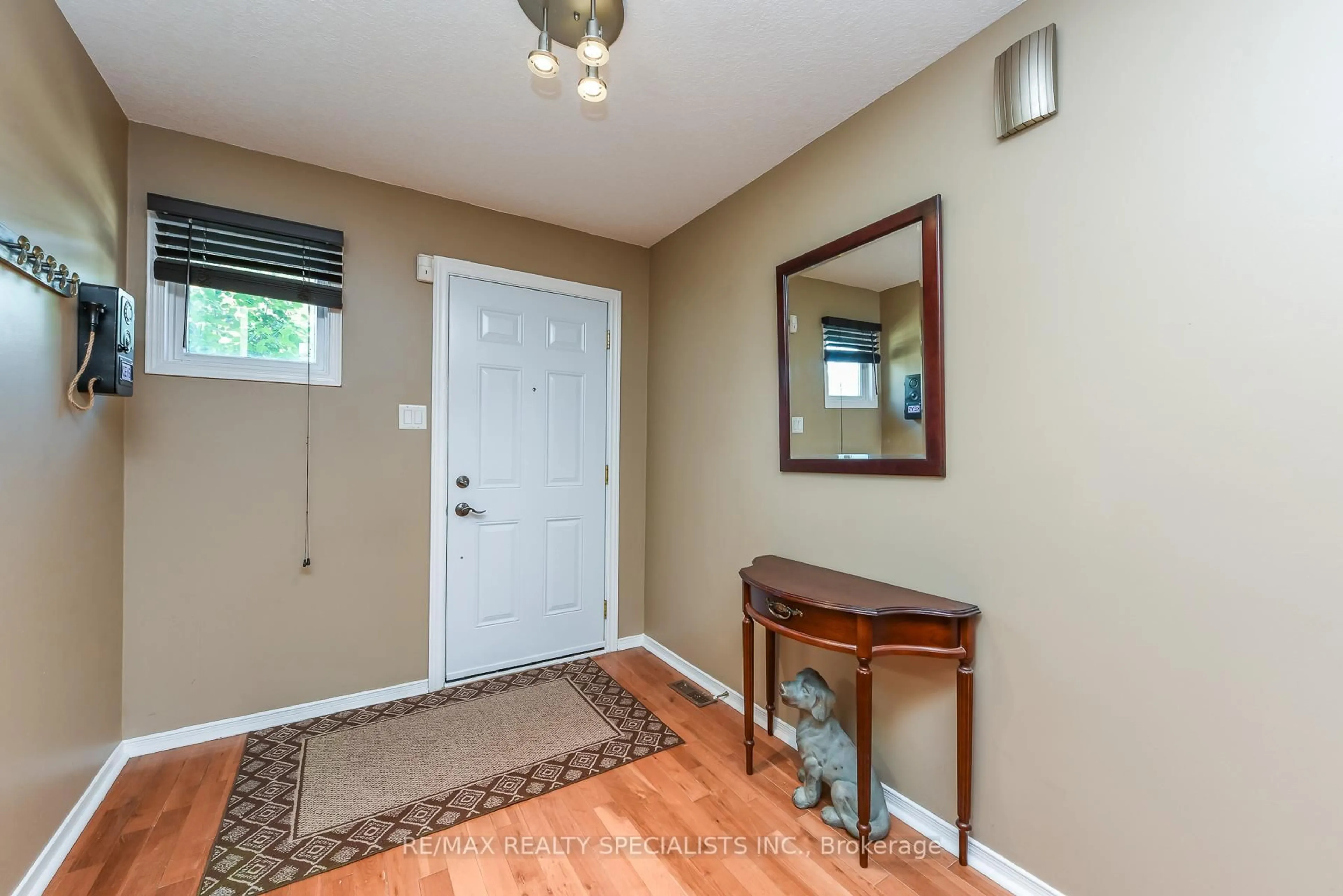 Indoor entryway for 3050 Orleans Rd #122, Mississauga Ontario L5L 5P7