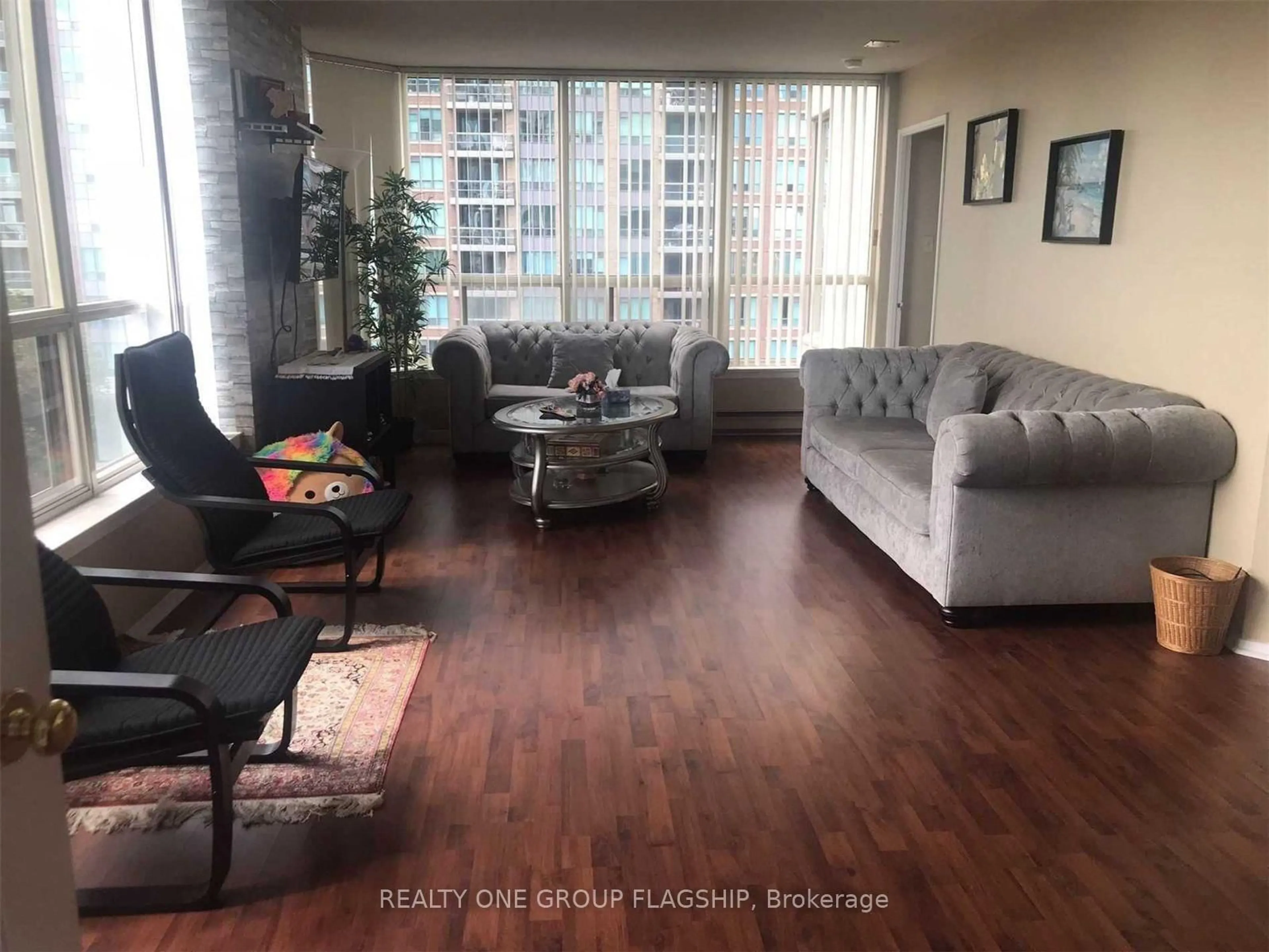 Living room with furniture, wood/laminate floor for 55 Elm Dr #604, Mississauga Ontario L5B 3Z3