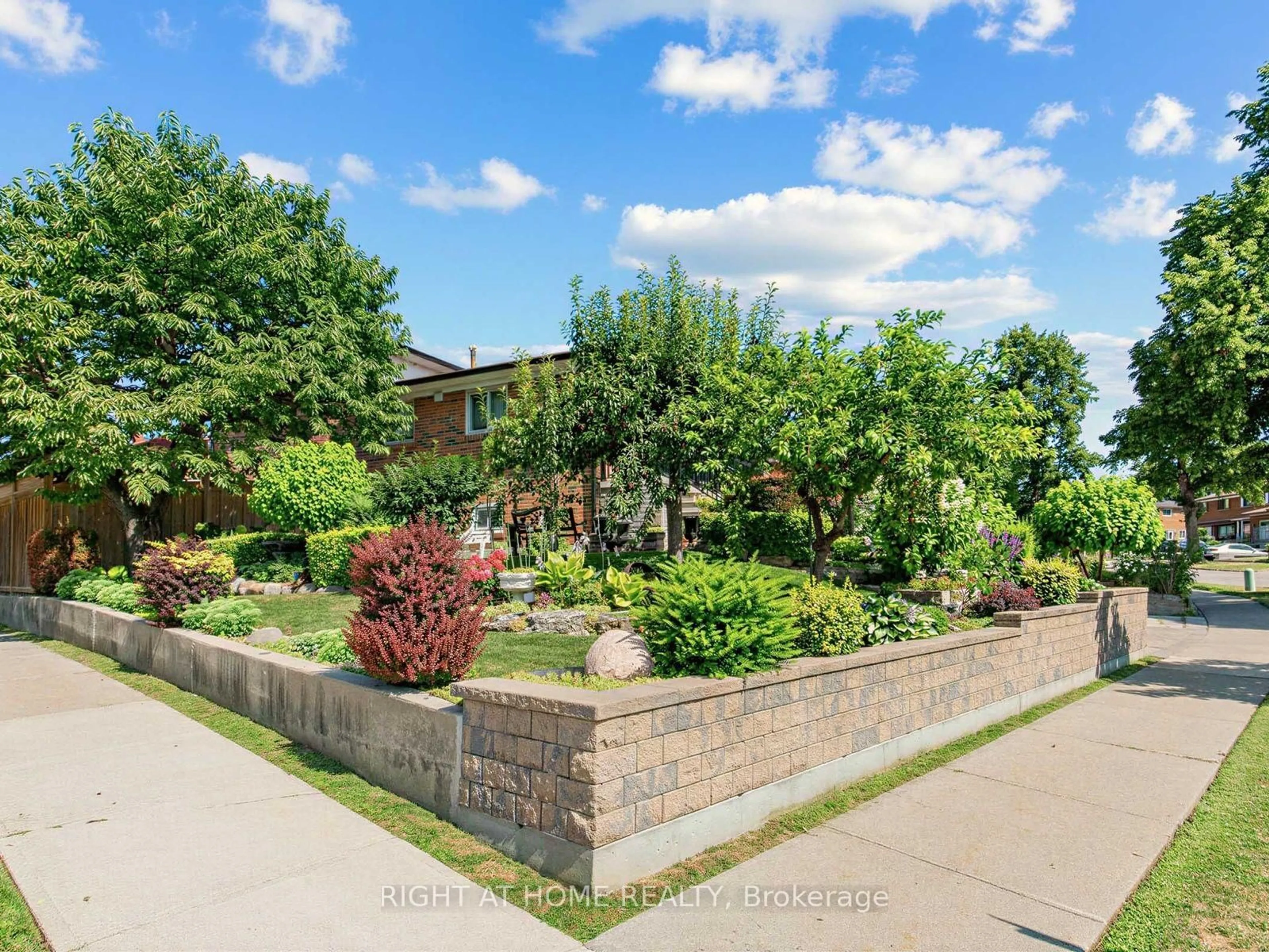 A pic from outside/outdoor area/front of a property/back of a property/a pic from drone, street for 2 Grenadine Crt, Toronto Ontario M9L 2H6