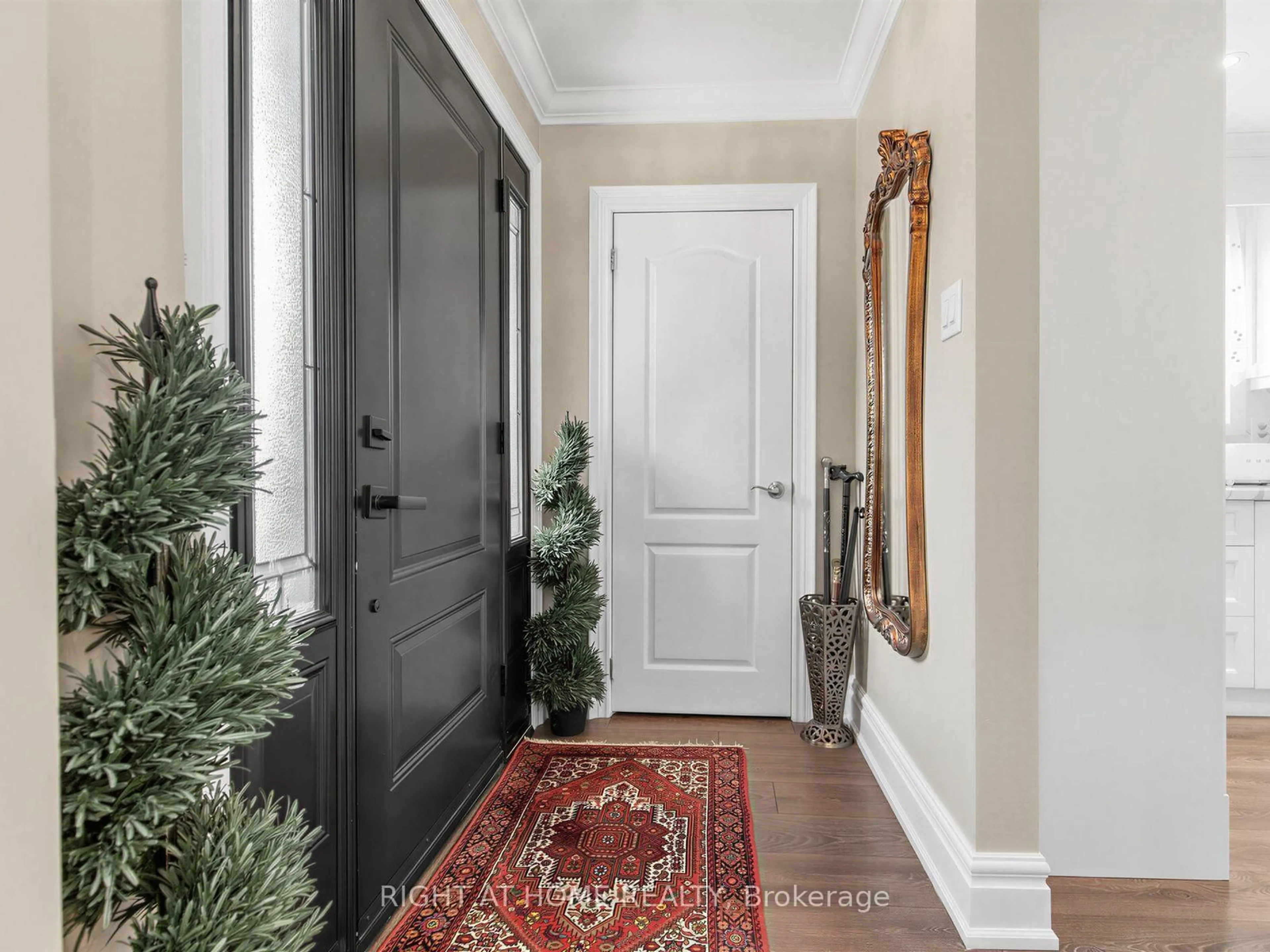 Indoor entryway for 2 Grenadine Crt, Toronto Ontario M9L 2H6