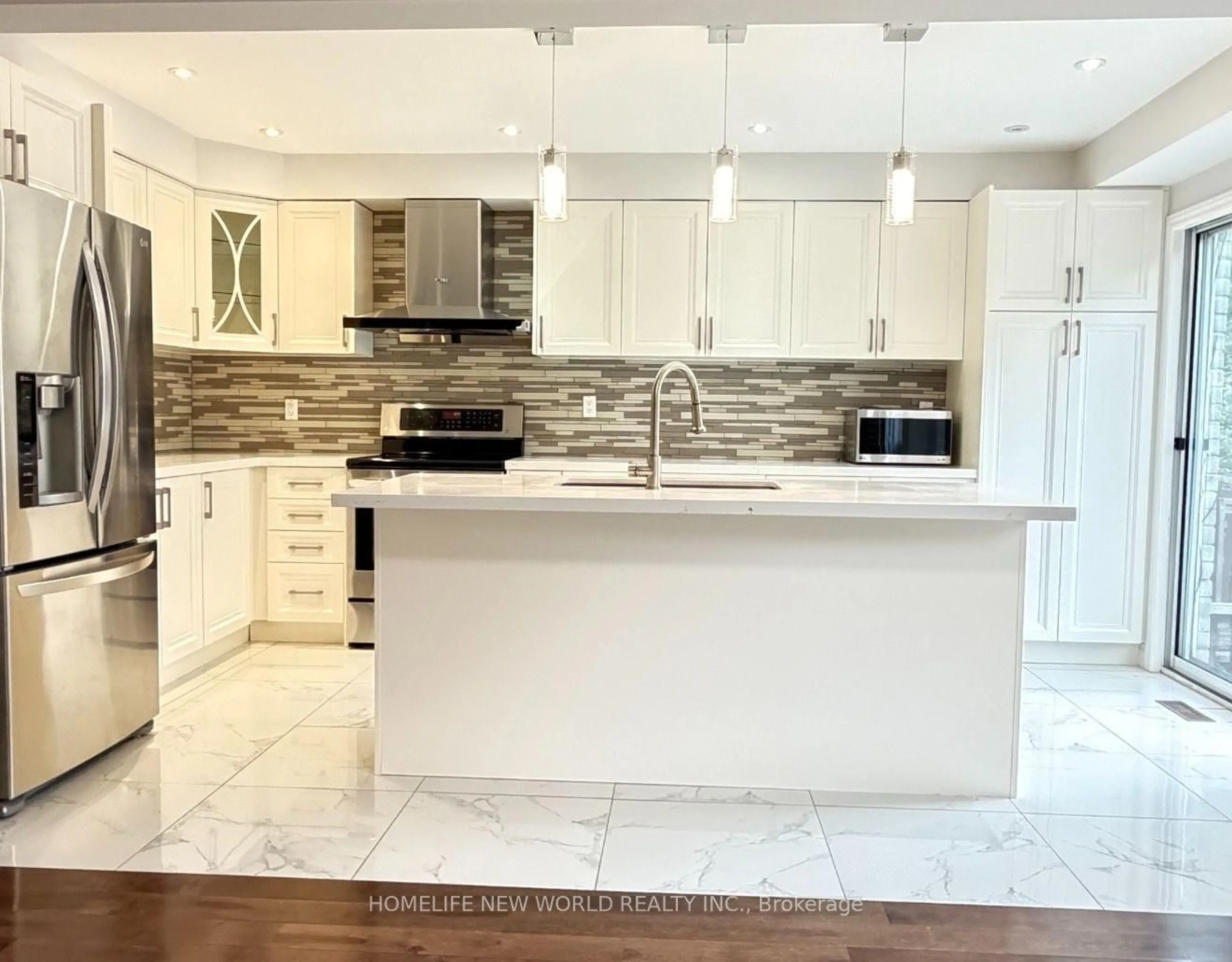 Open concept kitchen, ceramic/tile floor for 424 Levanna Lane, Oakville Ontario L6H 6B8