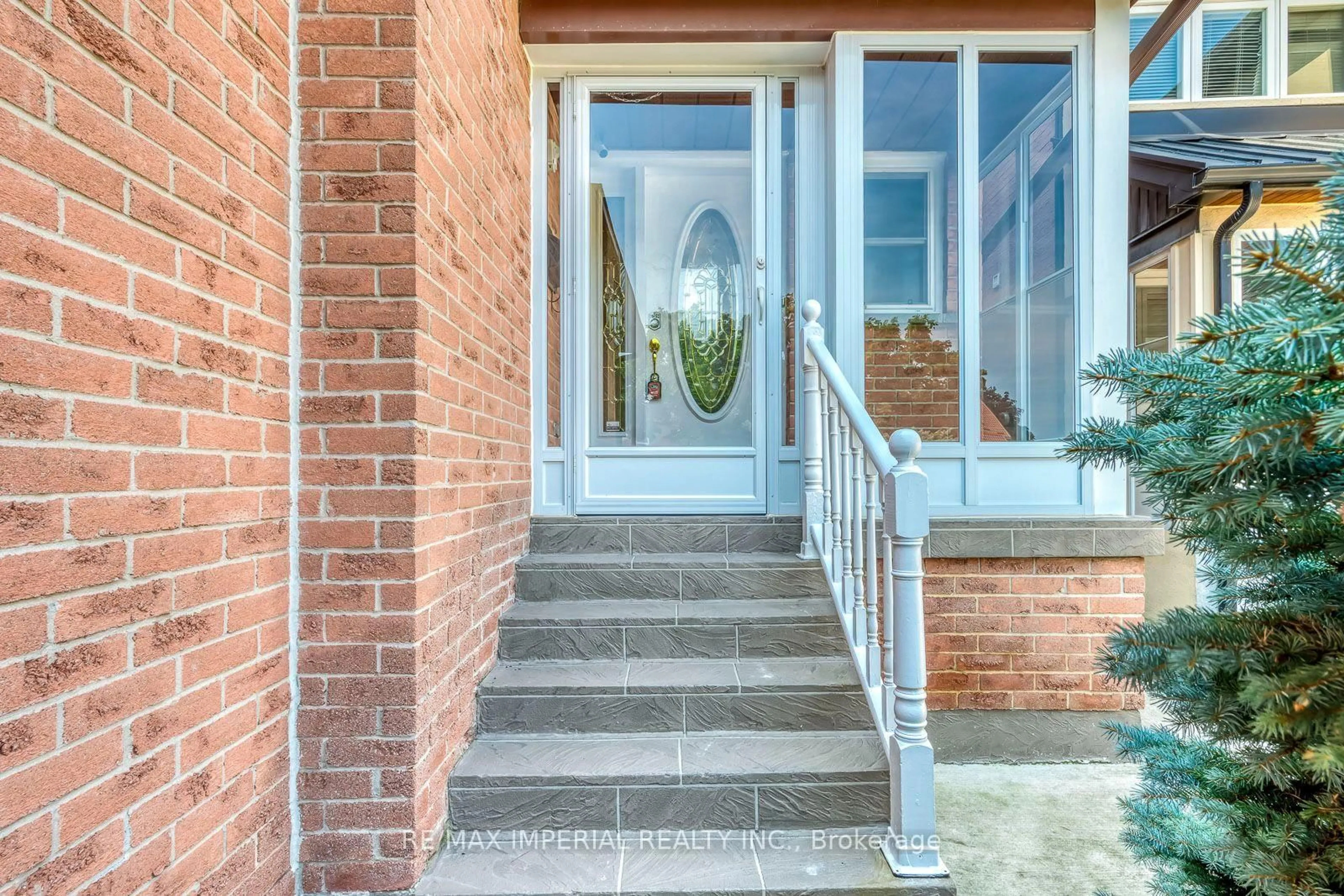 Indoor entryway for 4303 Mayflower Dr, Mississauga Ontario L5R 1T7