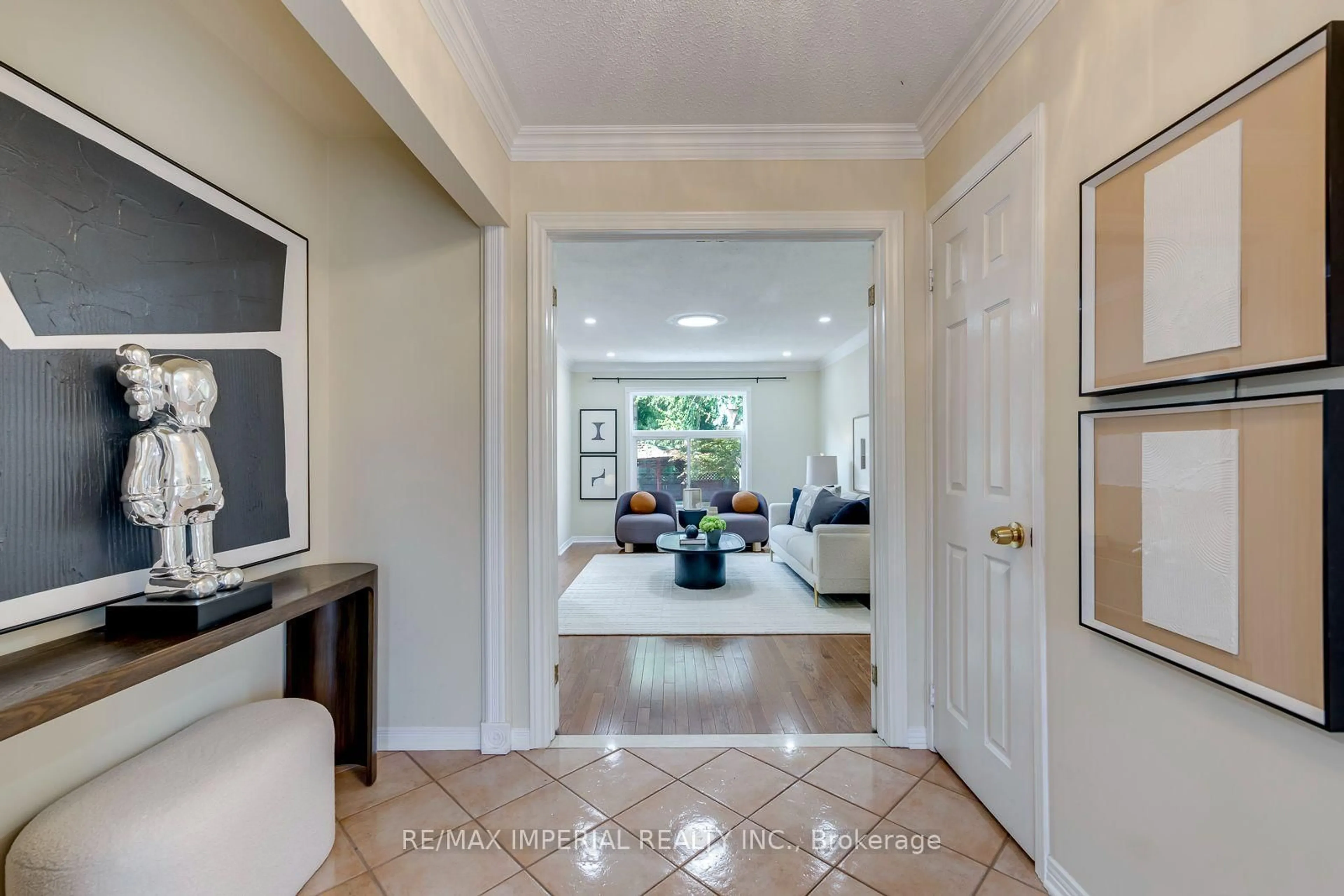 Indoor entryway for 4303 Mayflower Dr, Mississauga Ontario L5R 1T7